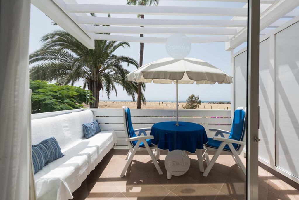 One-Bedroom Apartment with Balcony and Sea View photo 3