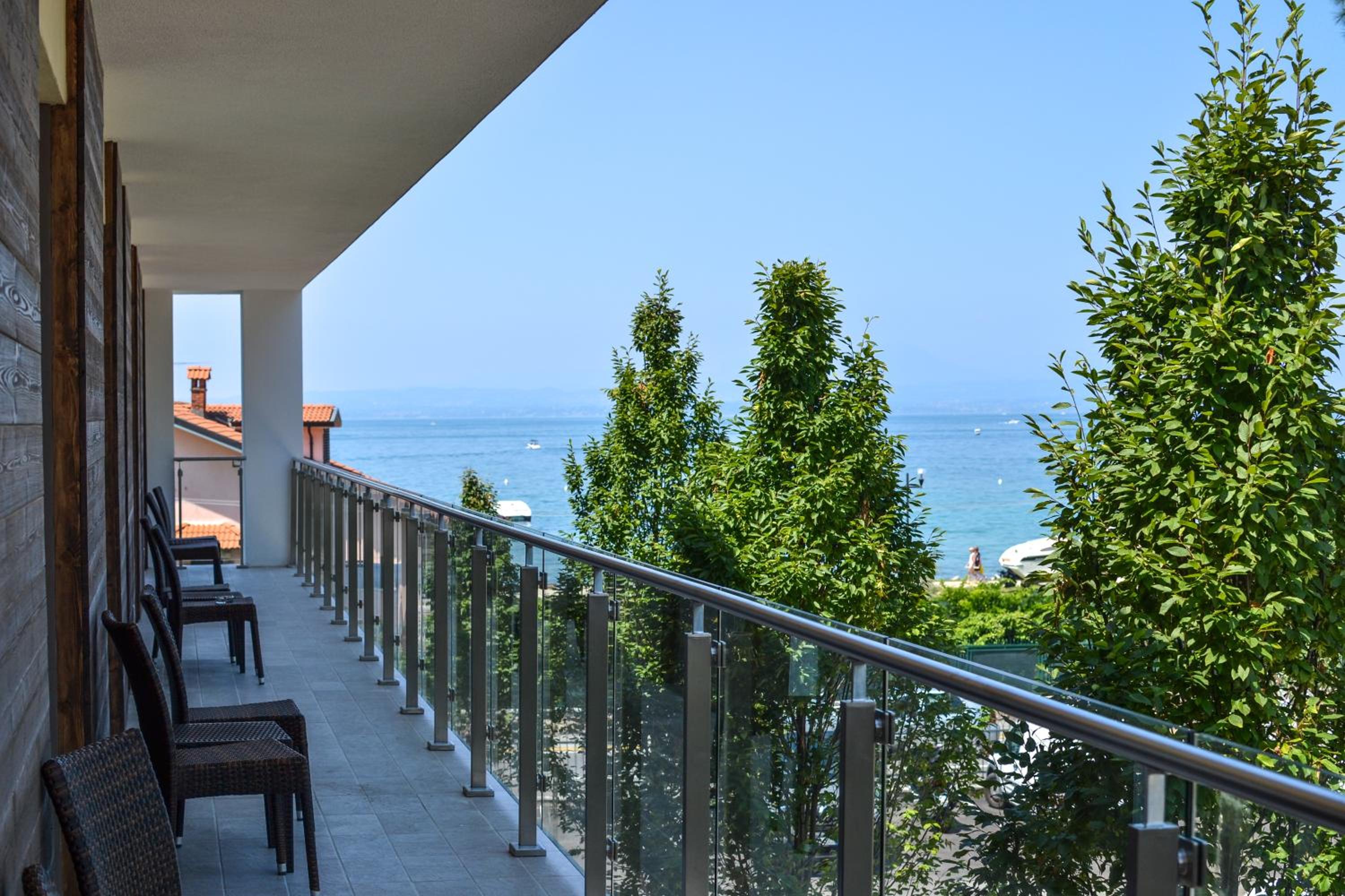 Superior Single Room with Lake View