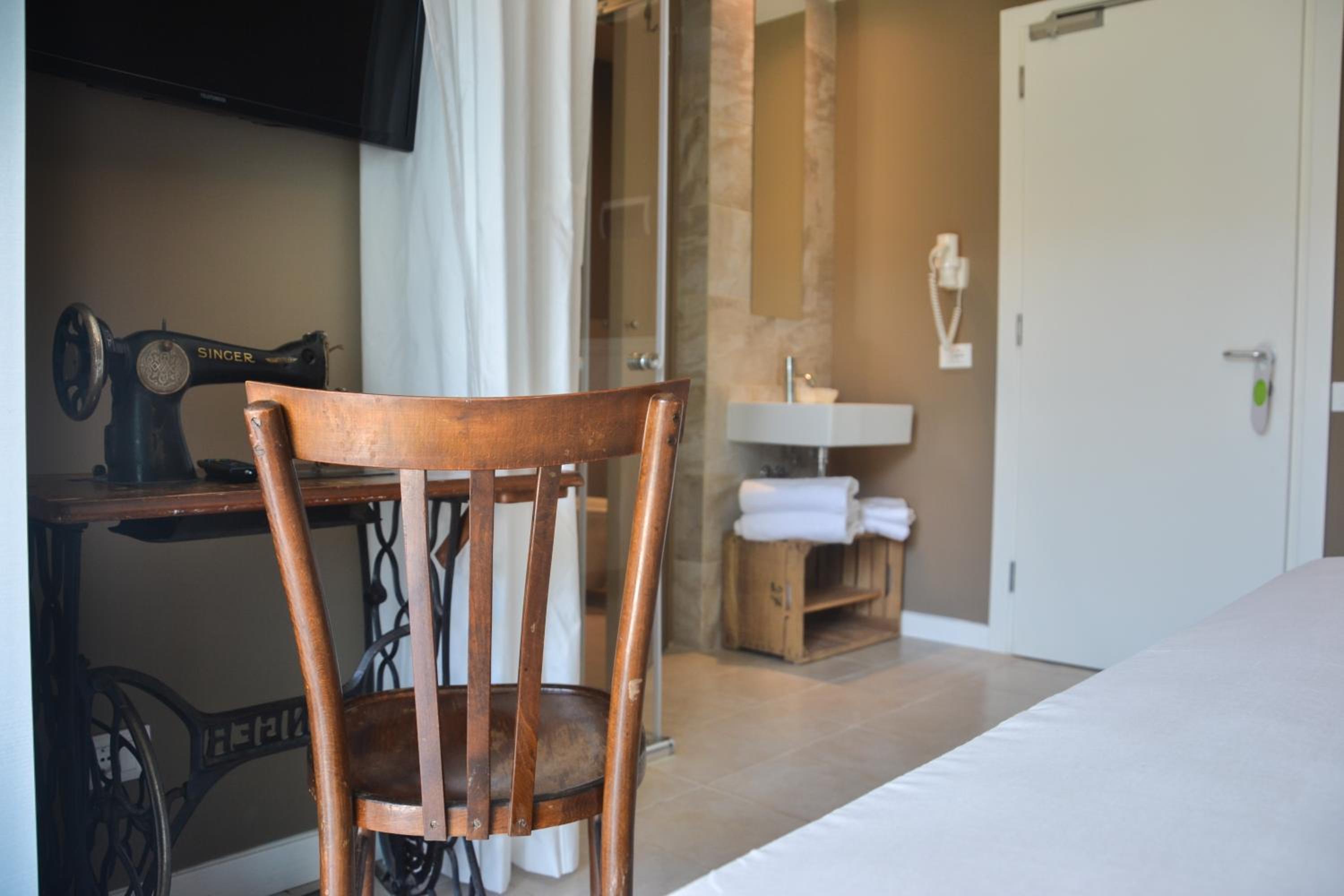 Superior Single Room with Lake View photo 1