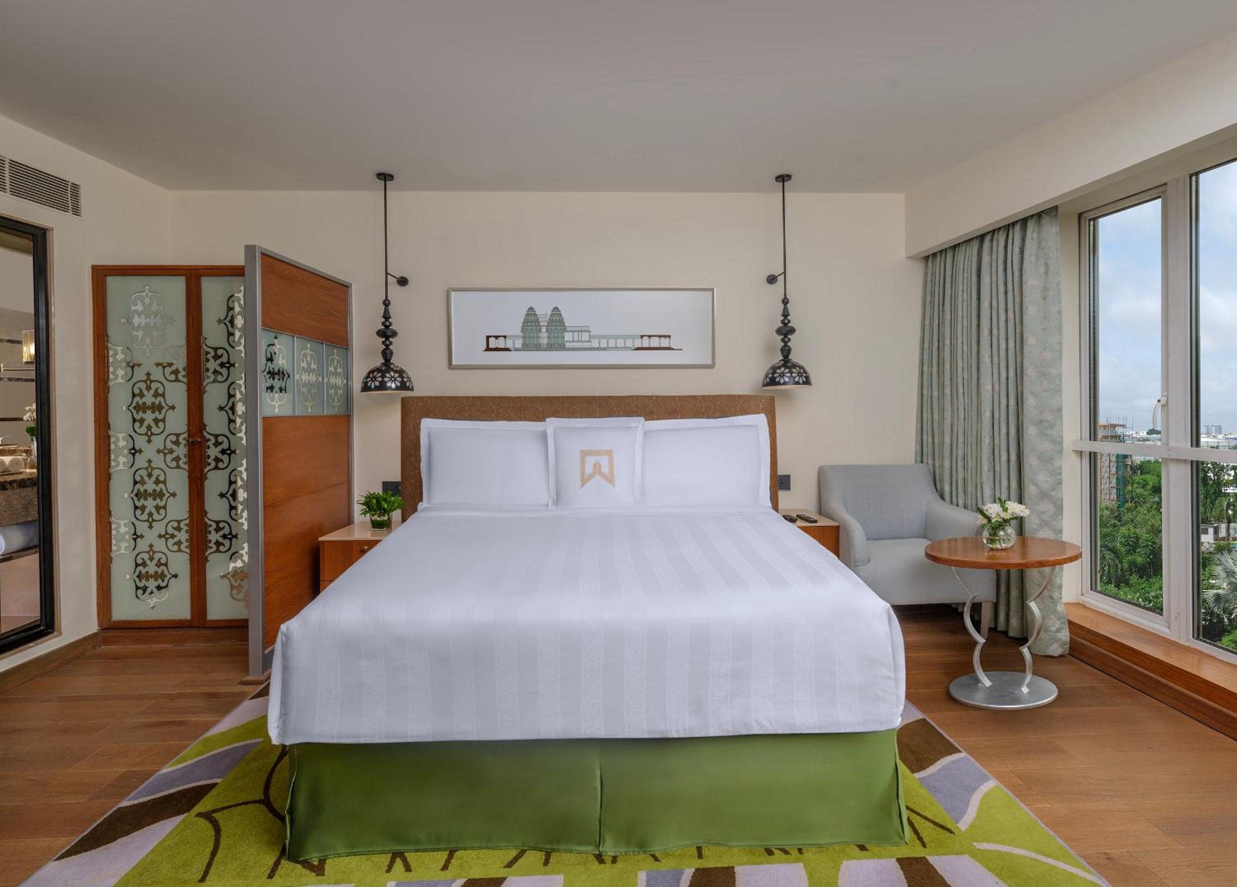 Room with One Queen or Two Twin Beds - Photo 2