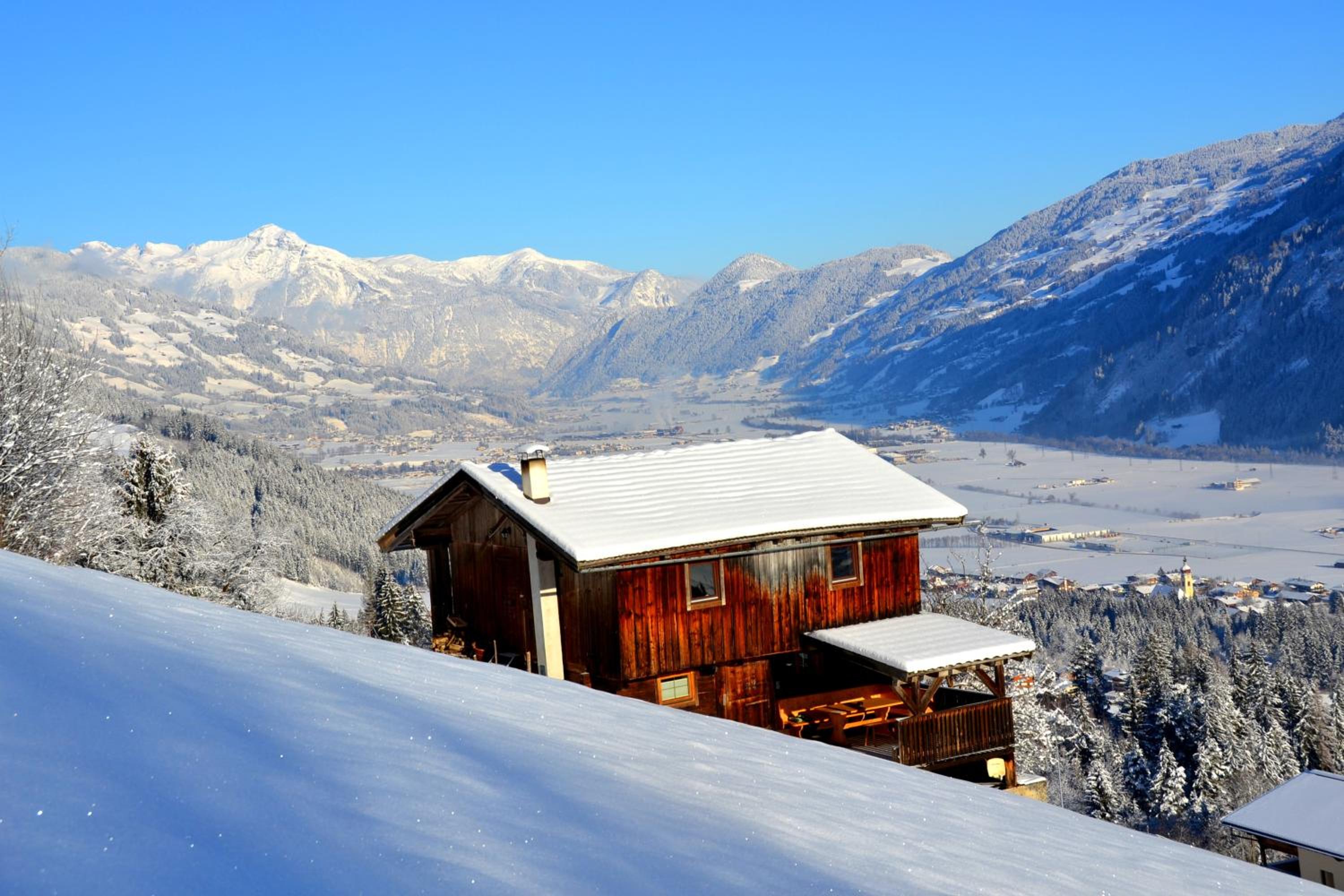 Standard Three-Bedroom Chalet with Terrace photo 2