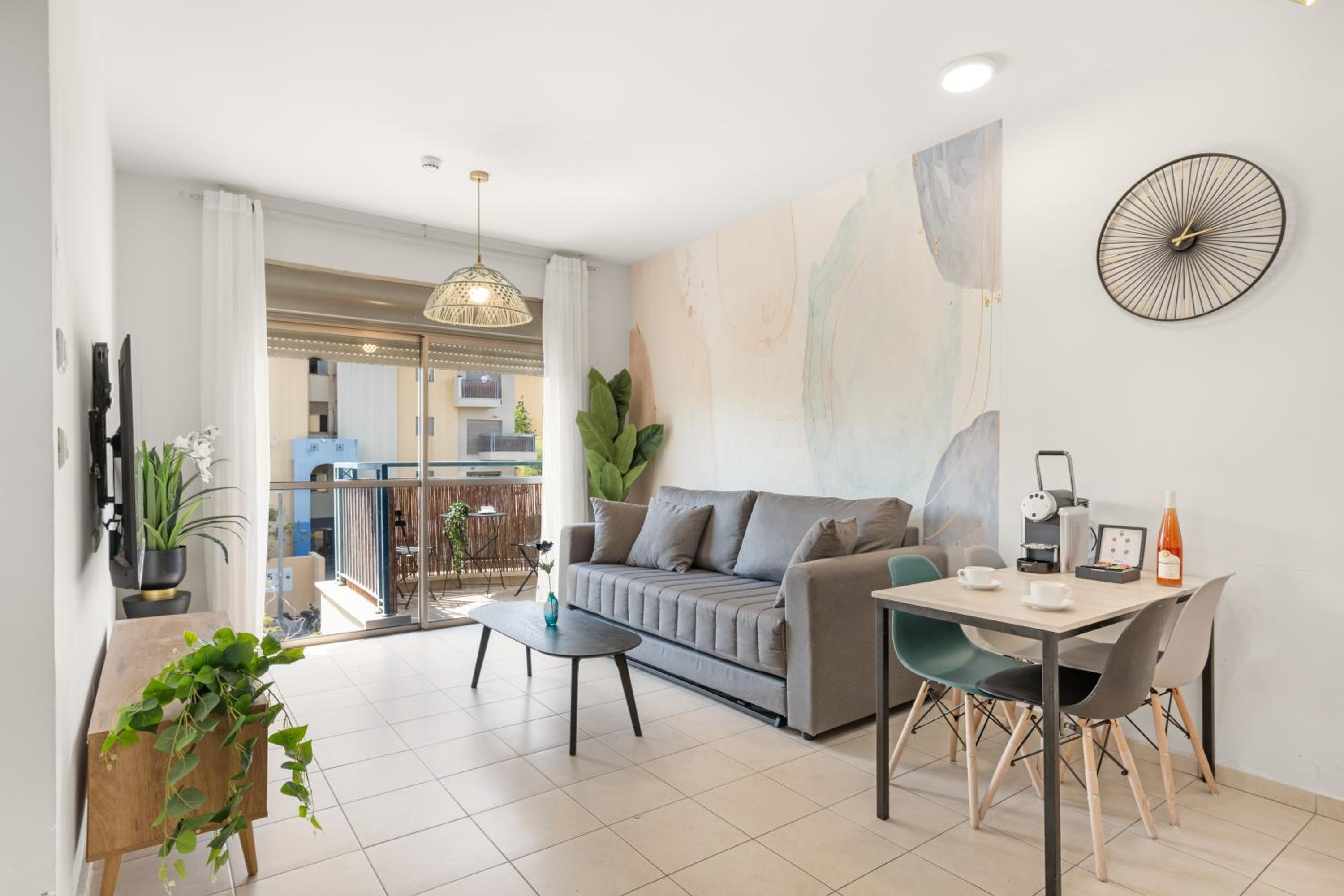 One-Bedroom Apartment with Balcony