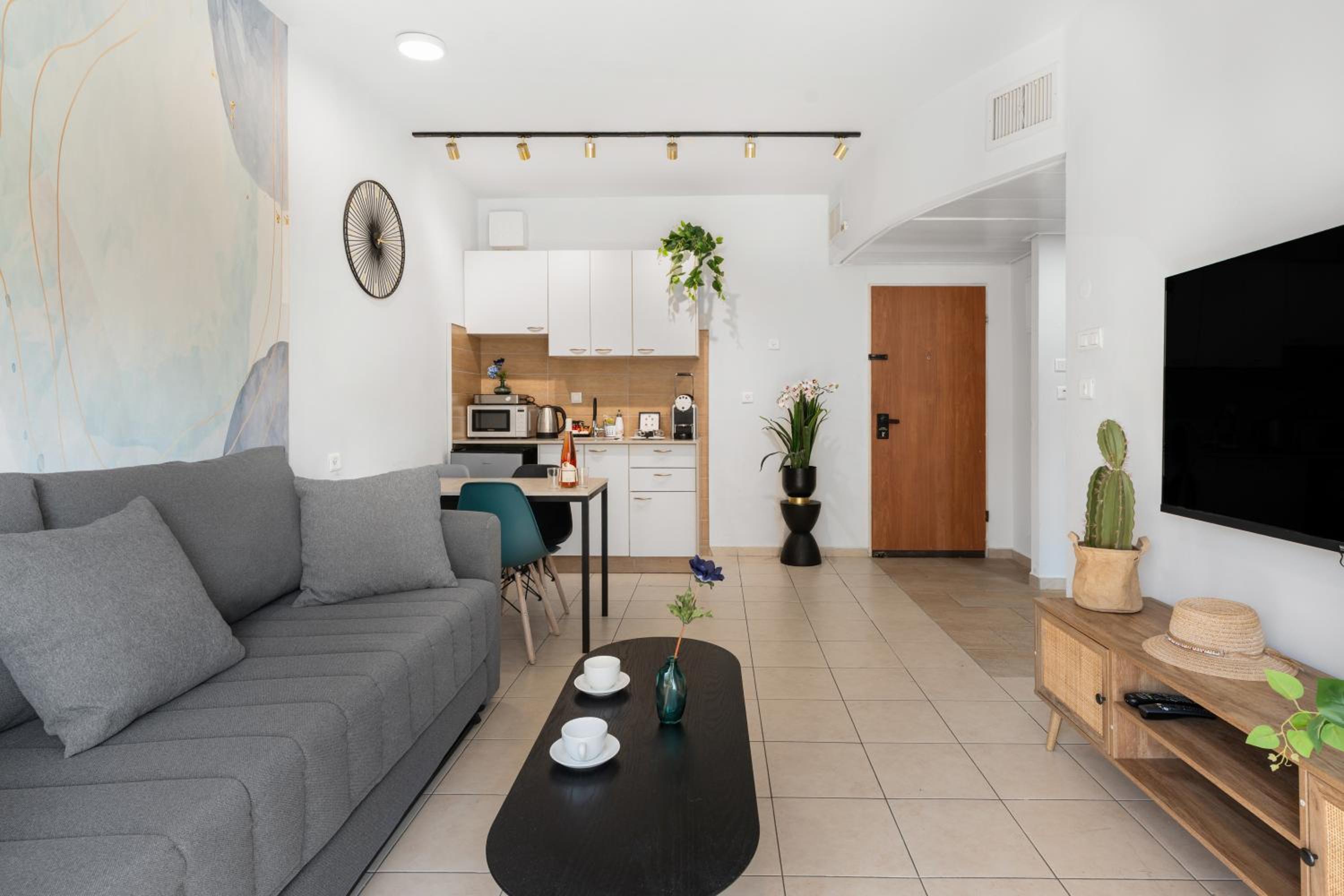 One-Bedroom Apartment with Balcony photo 3