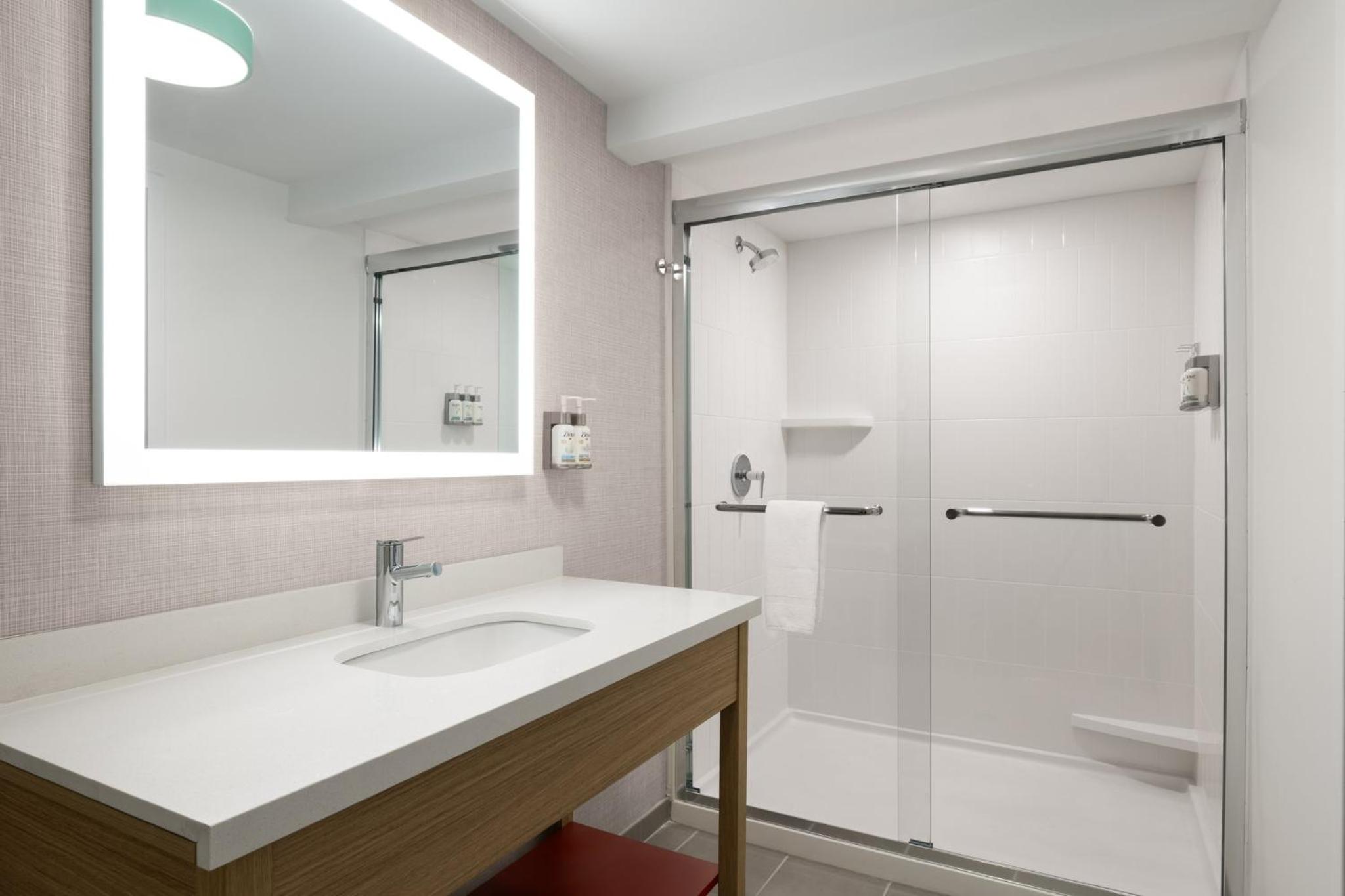 One-Bedroom Suite - Photo 5