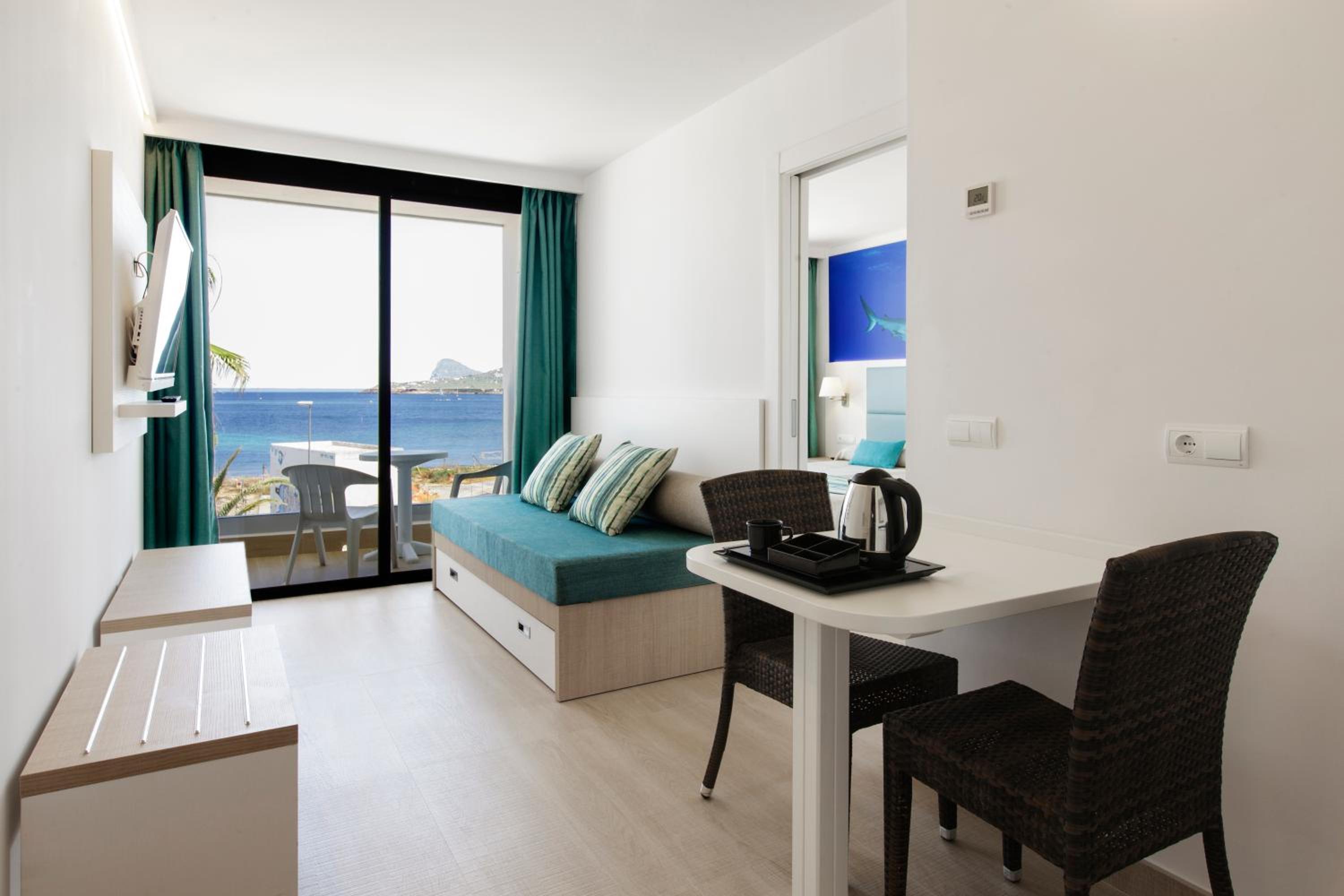 One-Bedroom Apartment with Sea View - Photo 4