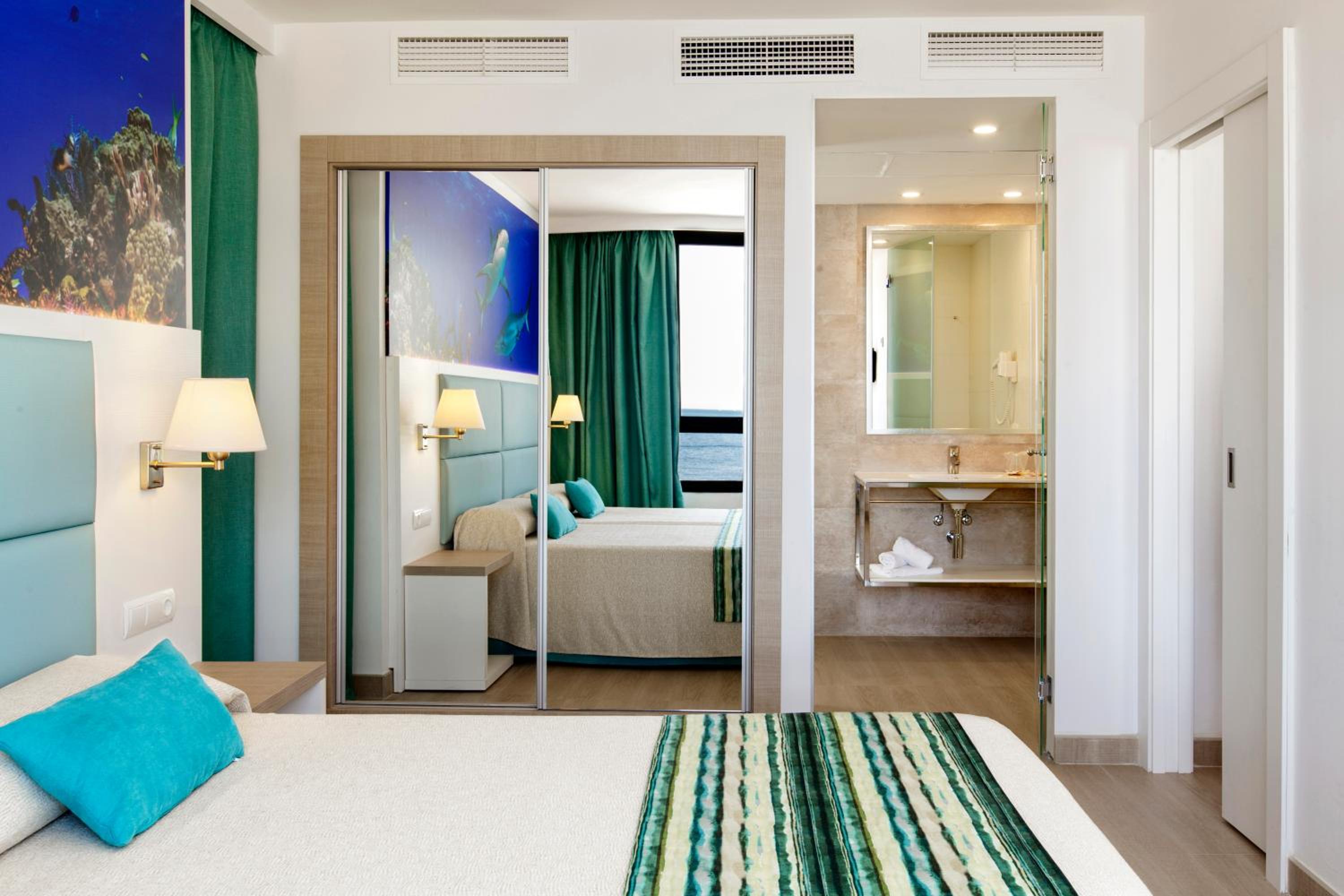 One-Bedroom Apartment with Sea View - Photo 1