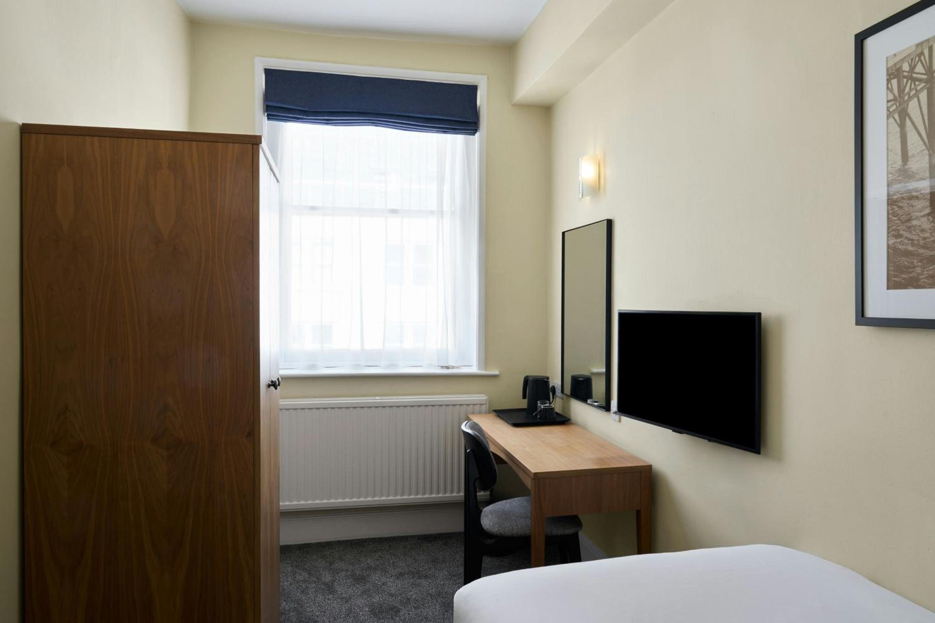 Standard Single Room with One Twin Bed photo 3