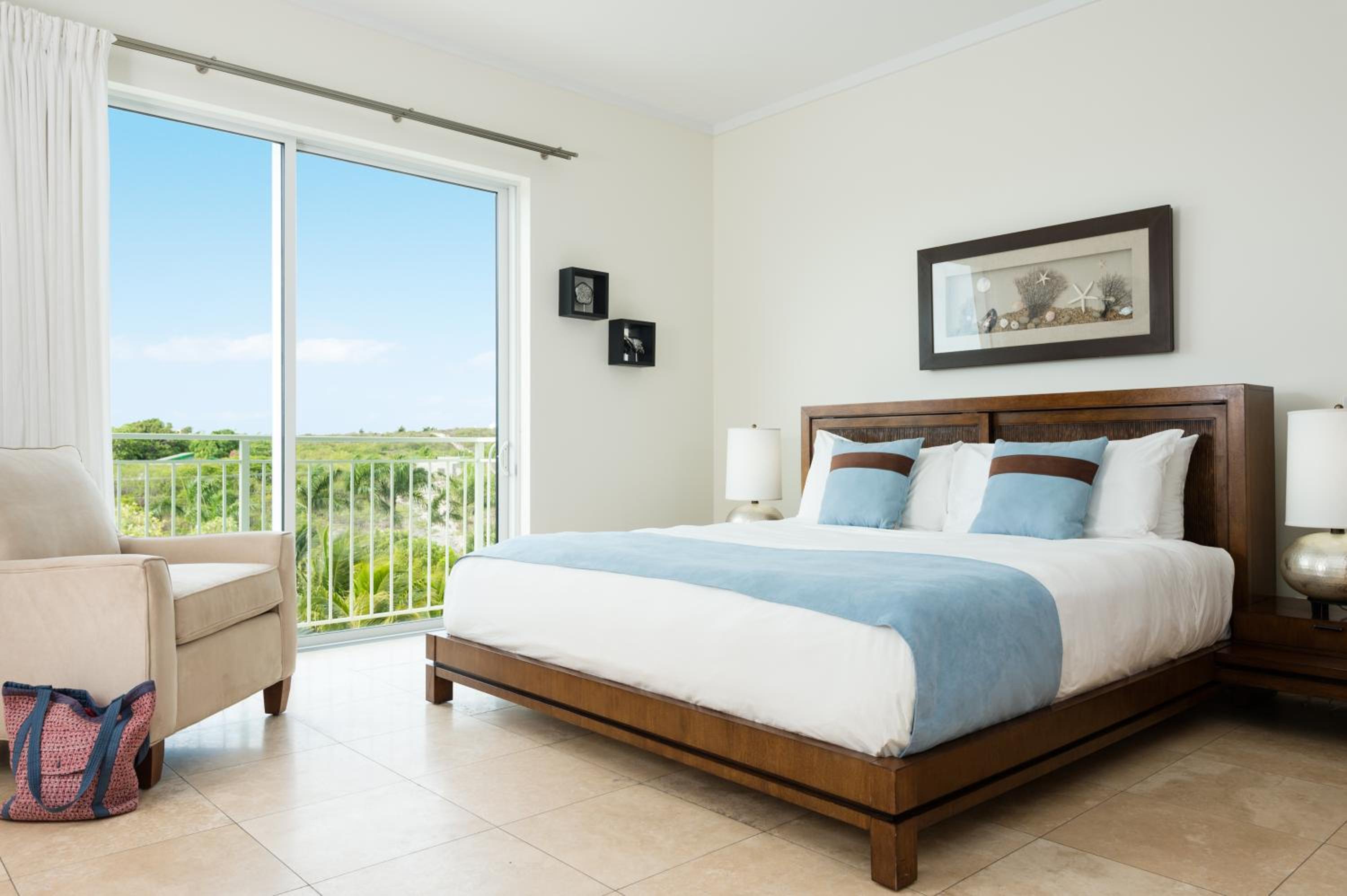 One-Bedroom Suite - Oceanfront photo 2