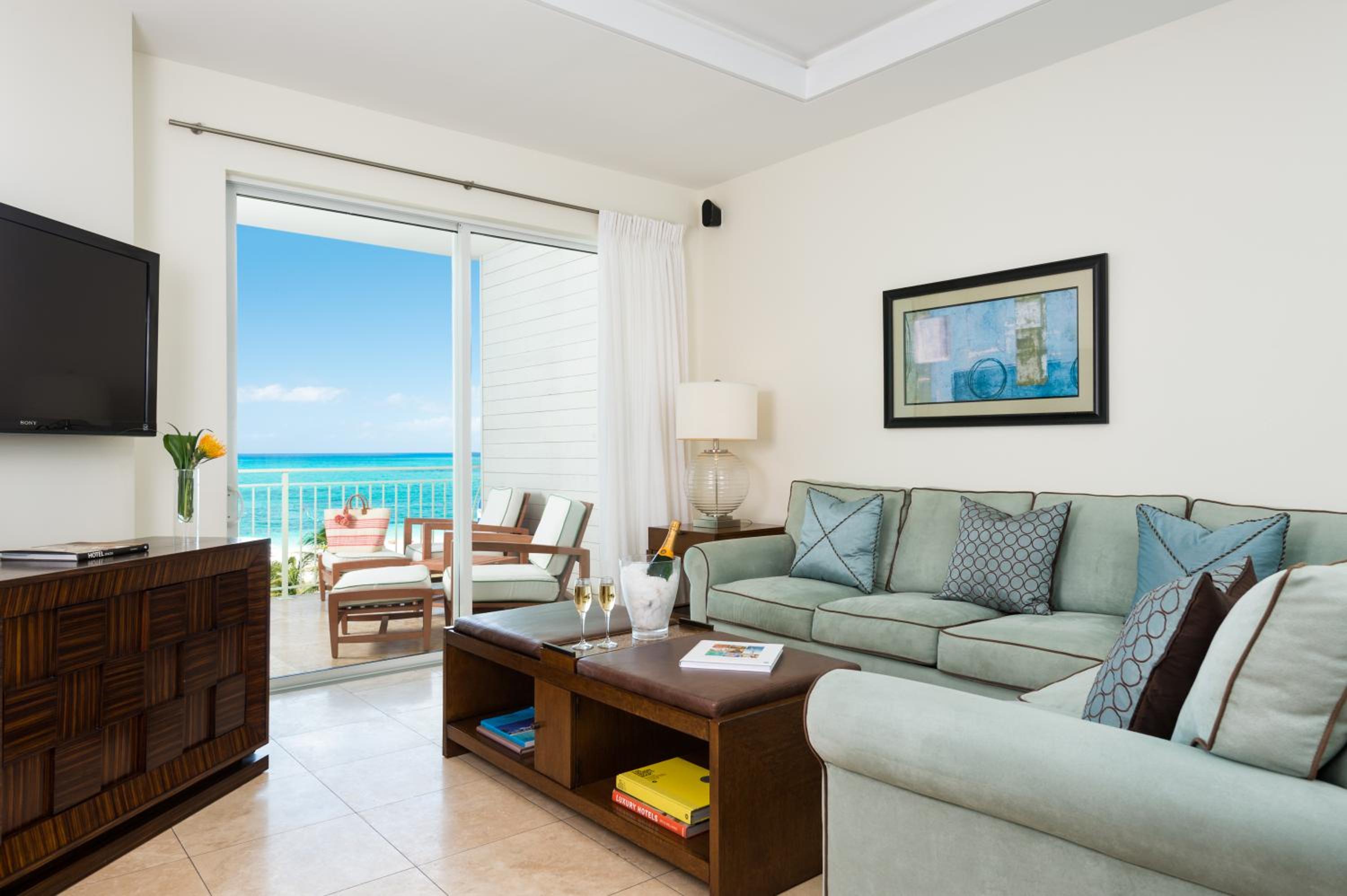 One-Bedroom Suite - Oceanfront photo 3