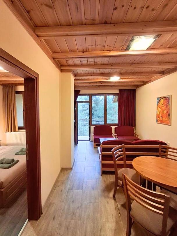 Two-Bedroom Apartment with Mountain View photo 3