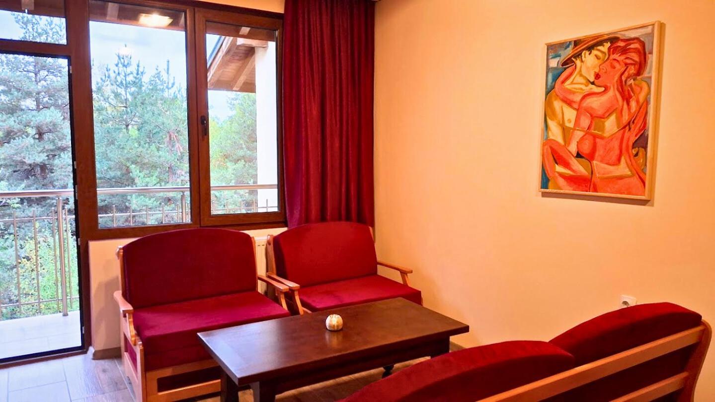 Two-Bedroom Apartment with Mountain View photo 2