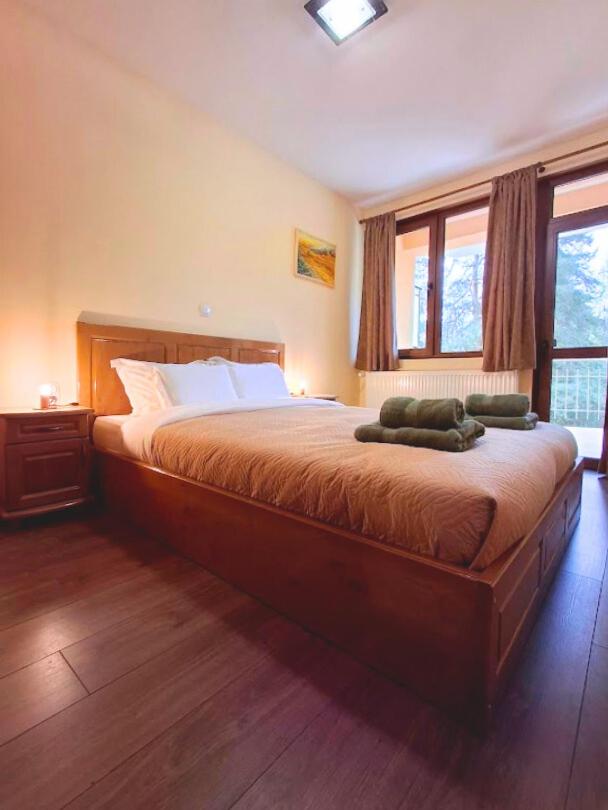 Two-Bedroom Apartment with Mountain View photo 3