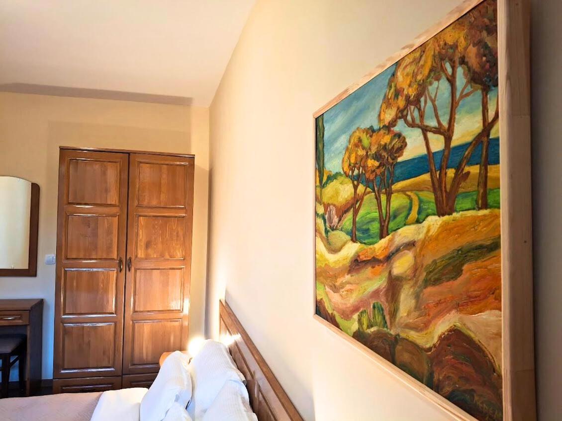 Two-Bedroom Apartment with Mountain View photo 2