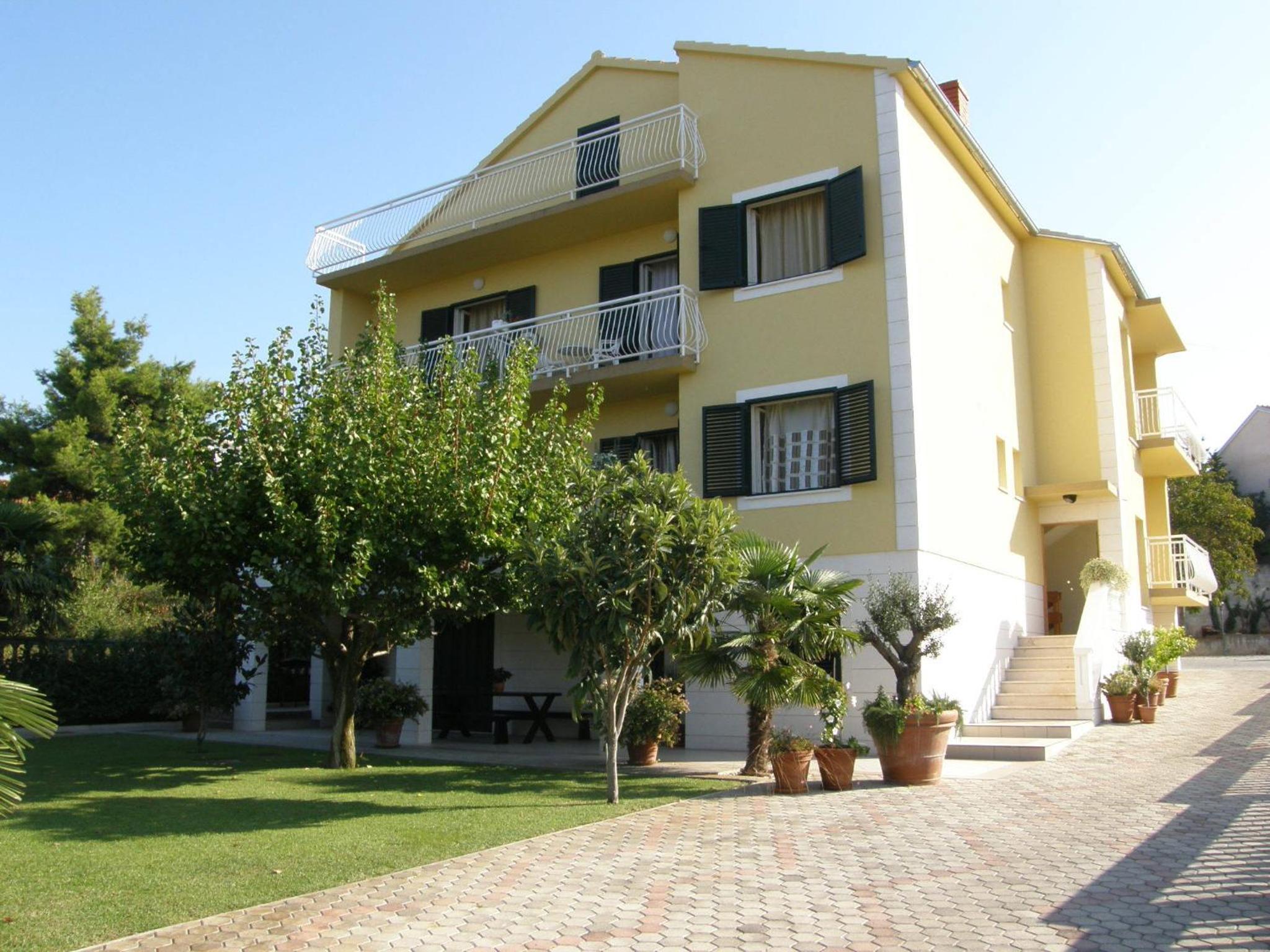 One-Bedroom Apartment with Balcony (3 Adults)