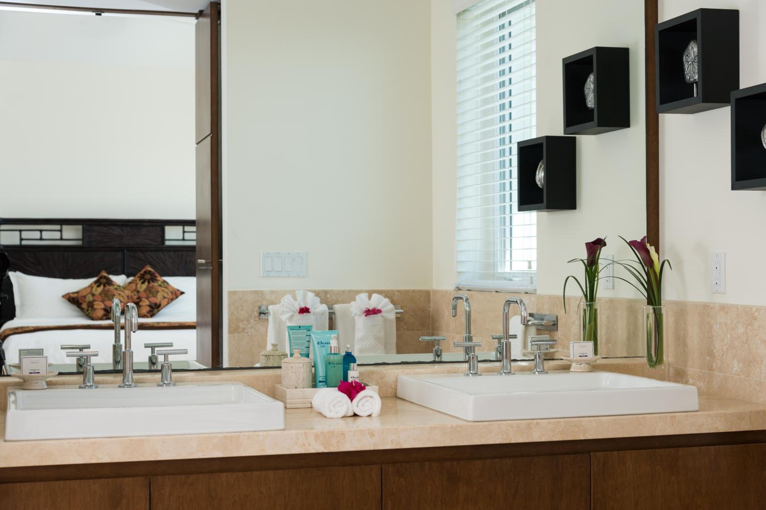Luxury Four-bedroom Suite - Oceanfront photo 2