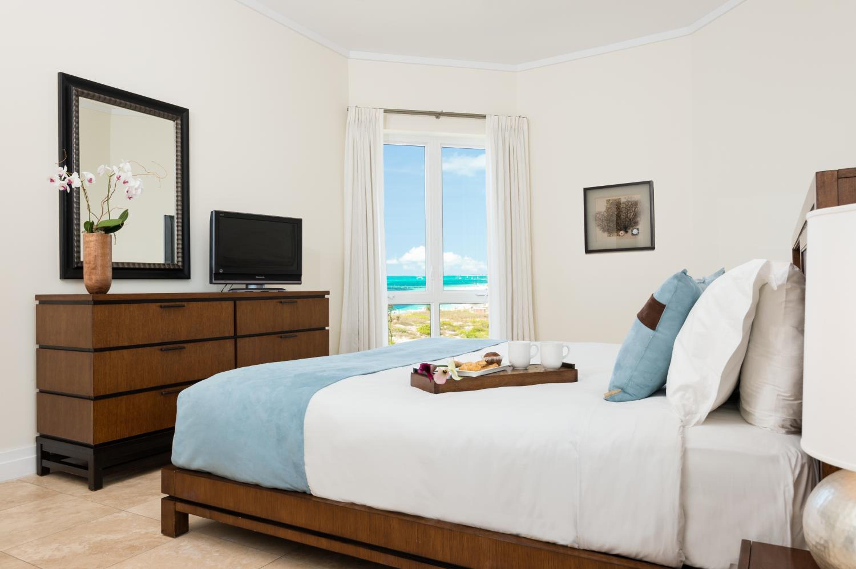 Luxury Three-Bedroom Suite - Oceanfront photo 3