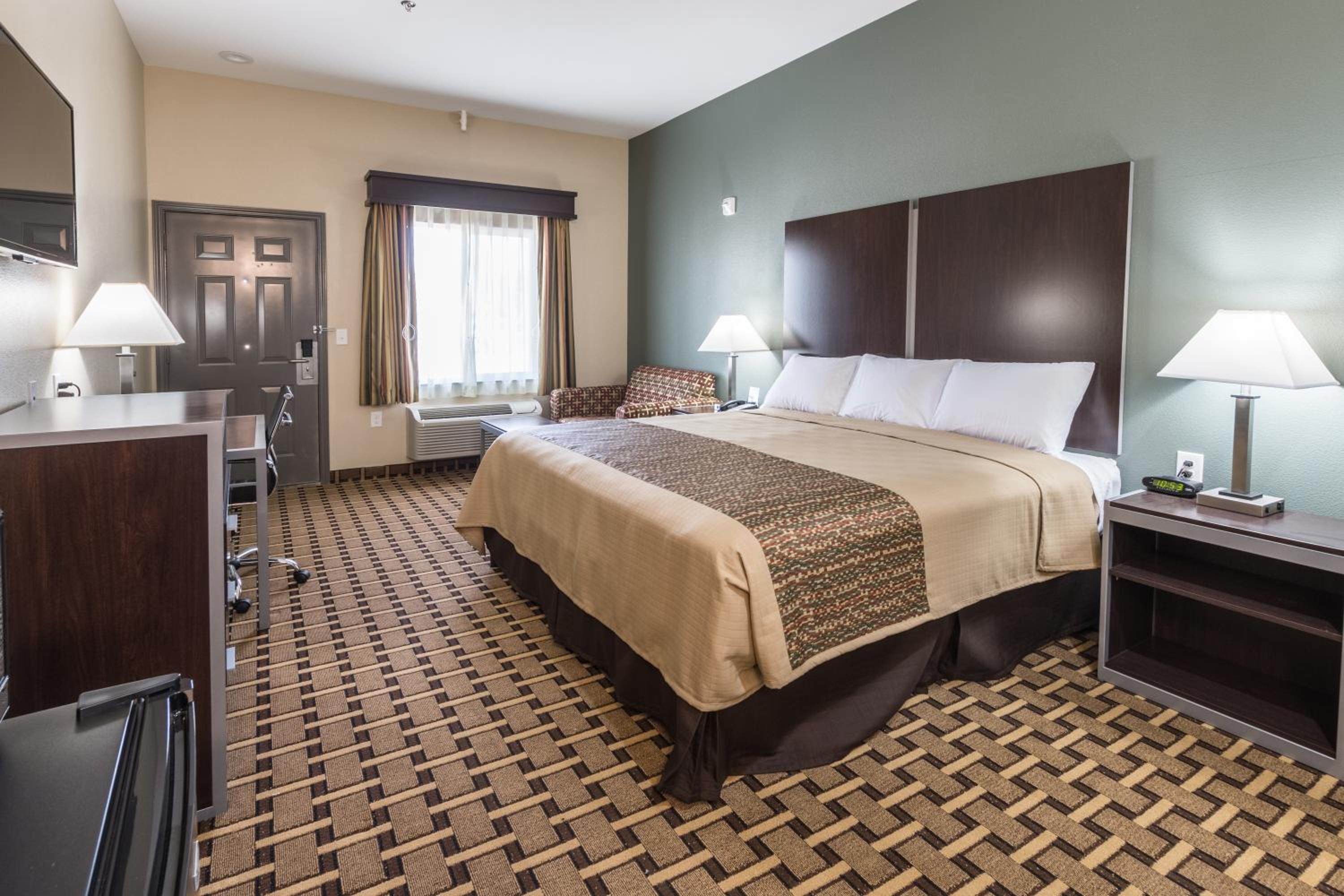 Deluxe King Suite - Disability Access photo 3