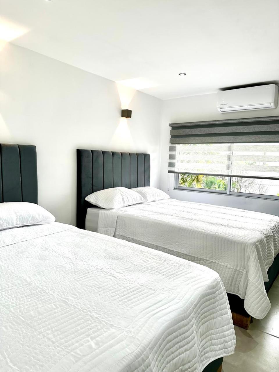 Quadruple Room with Private Bathroom photo 2