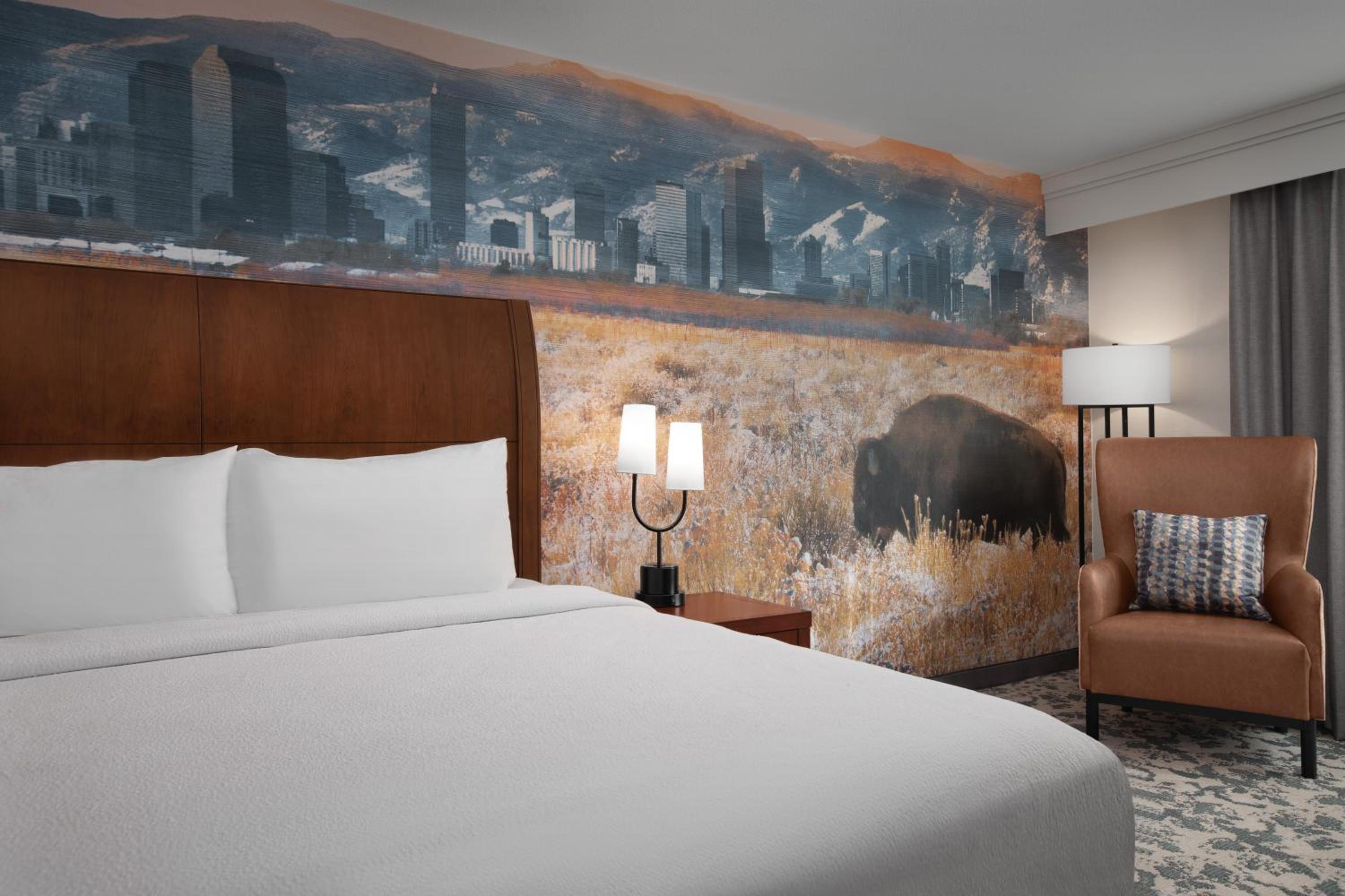 Premium King Room thumbnail 5