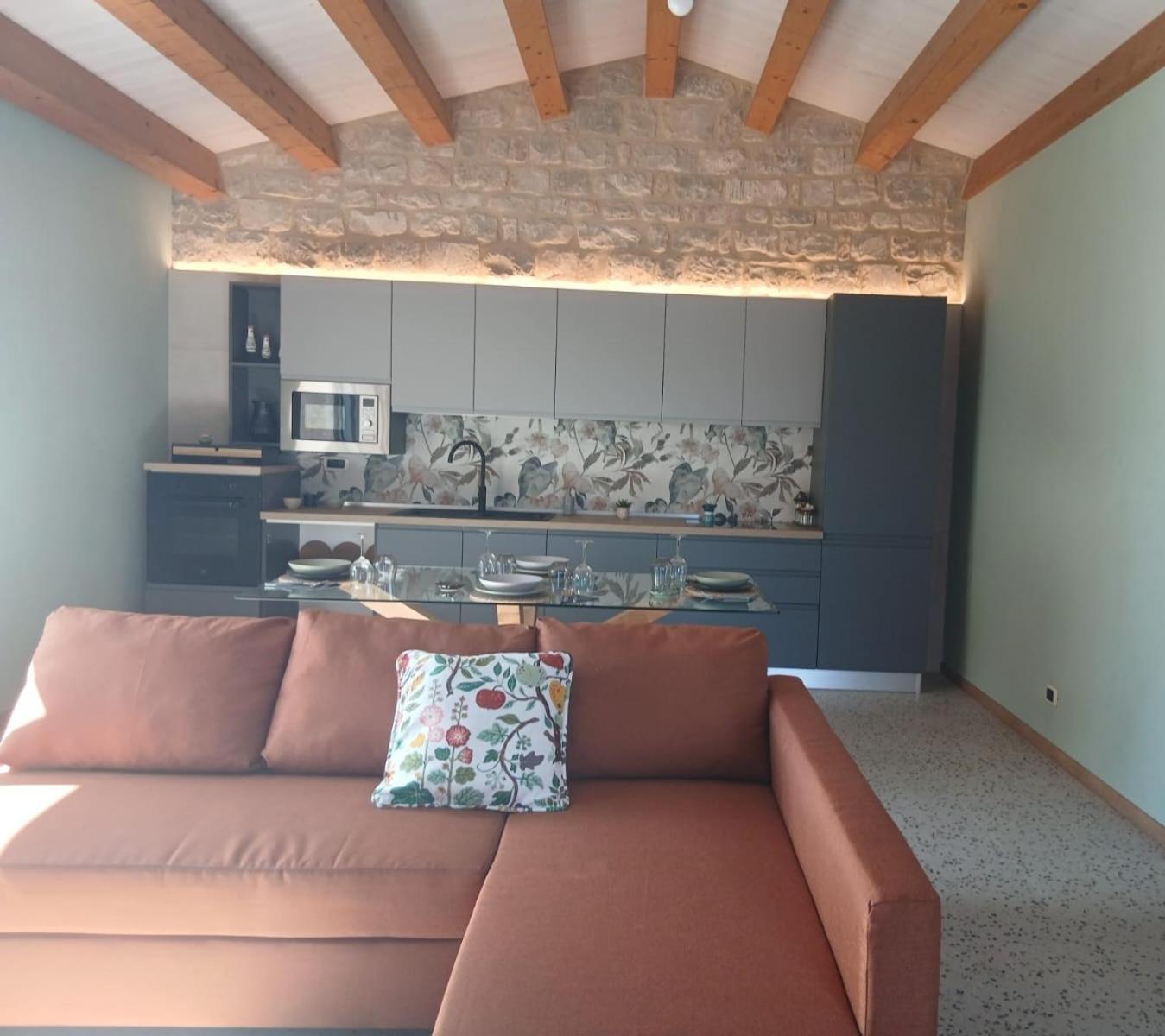 Two-Bedroom Deluxe Apartment with Garden View photo 3