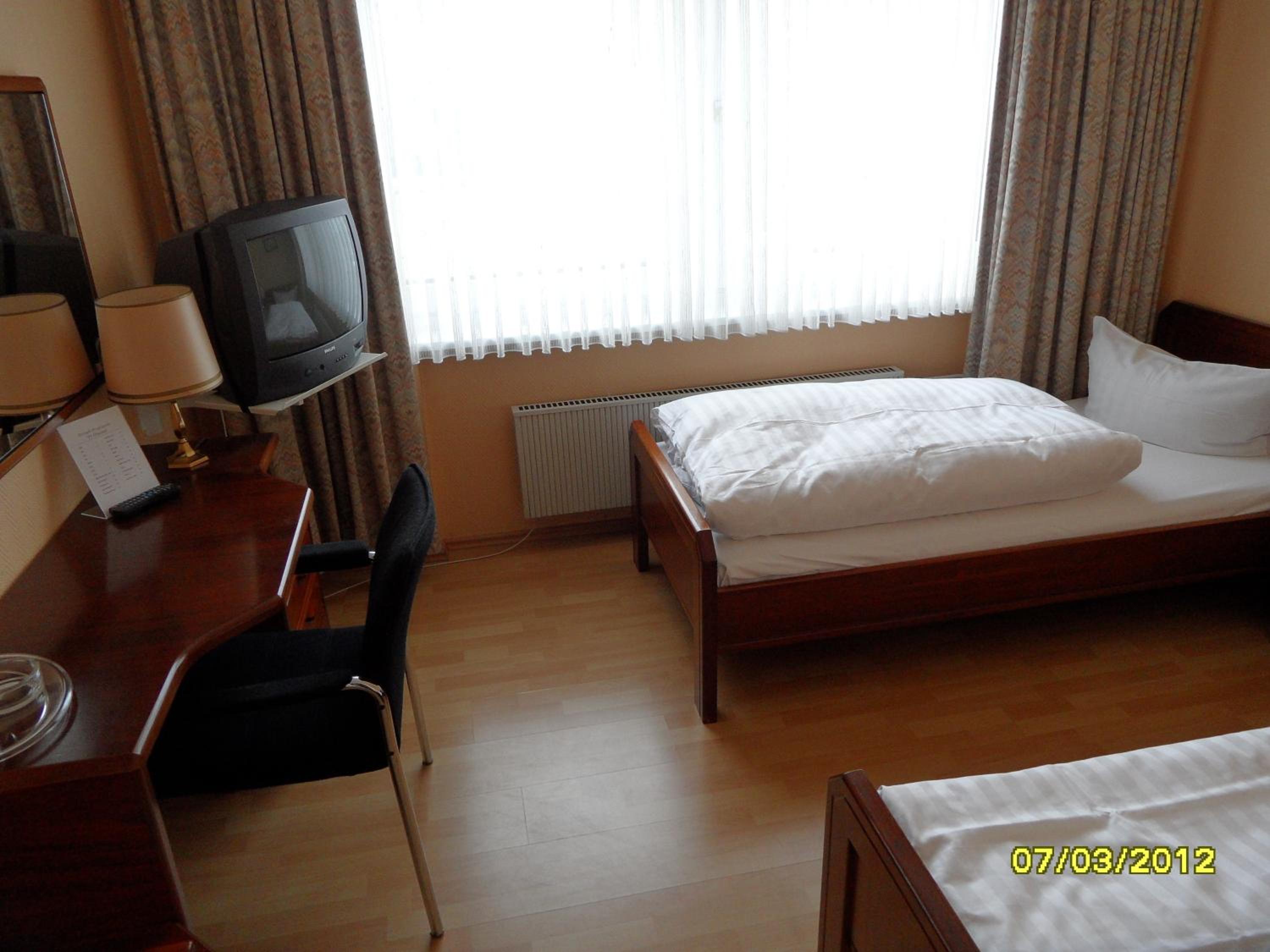 Double Room - Photo 8