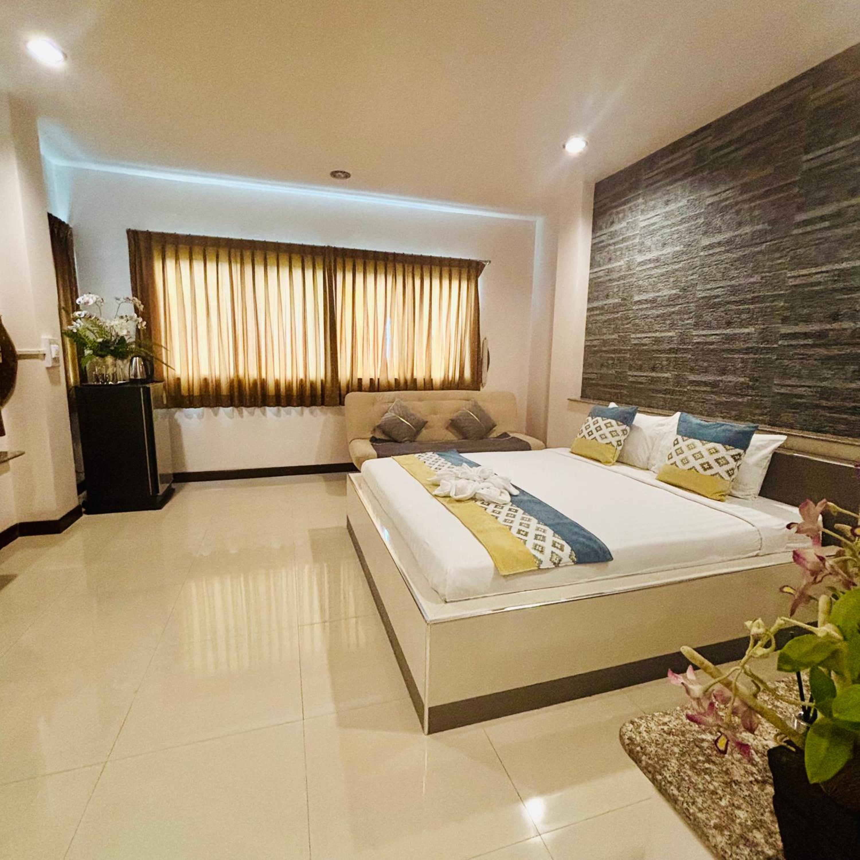 Deluxe King Room photo 3