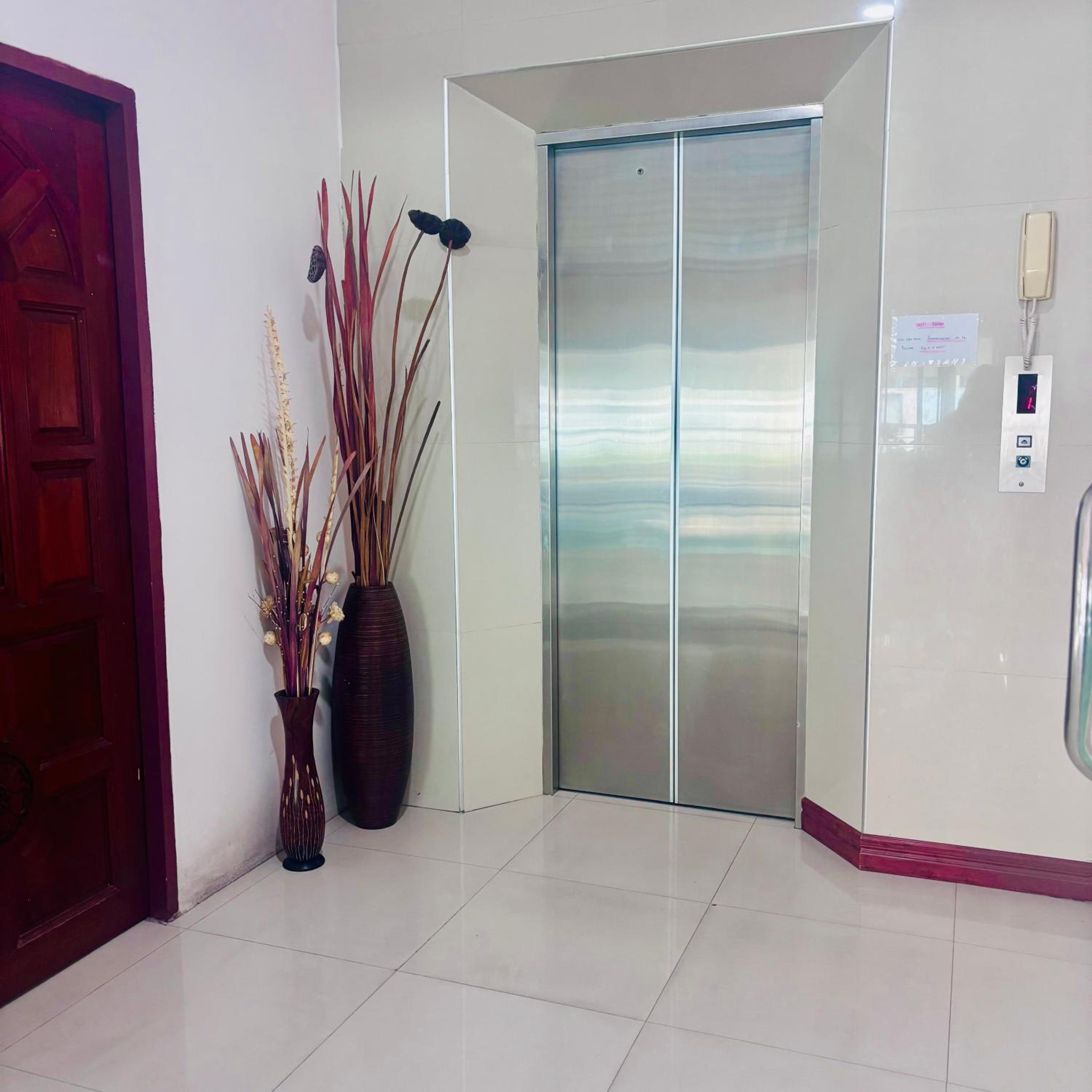 Deluxe Double Room with Balcony photo 3