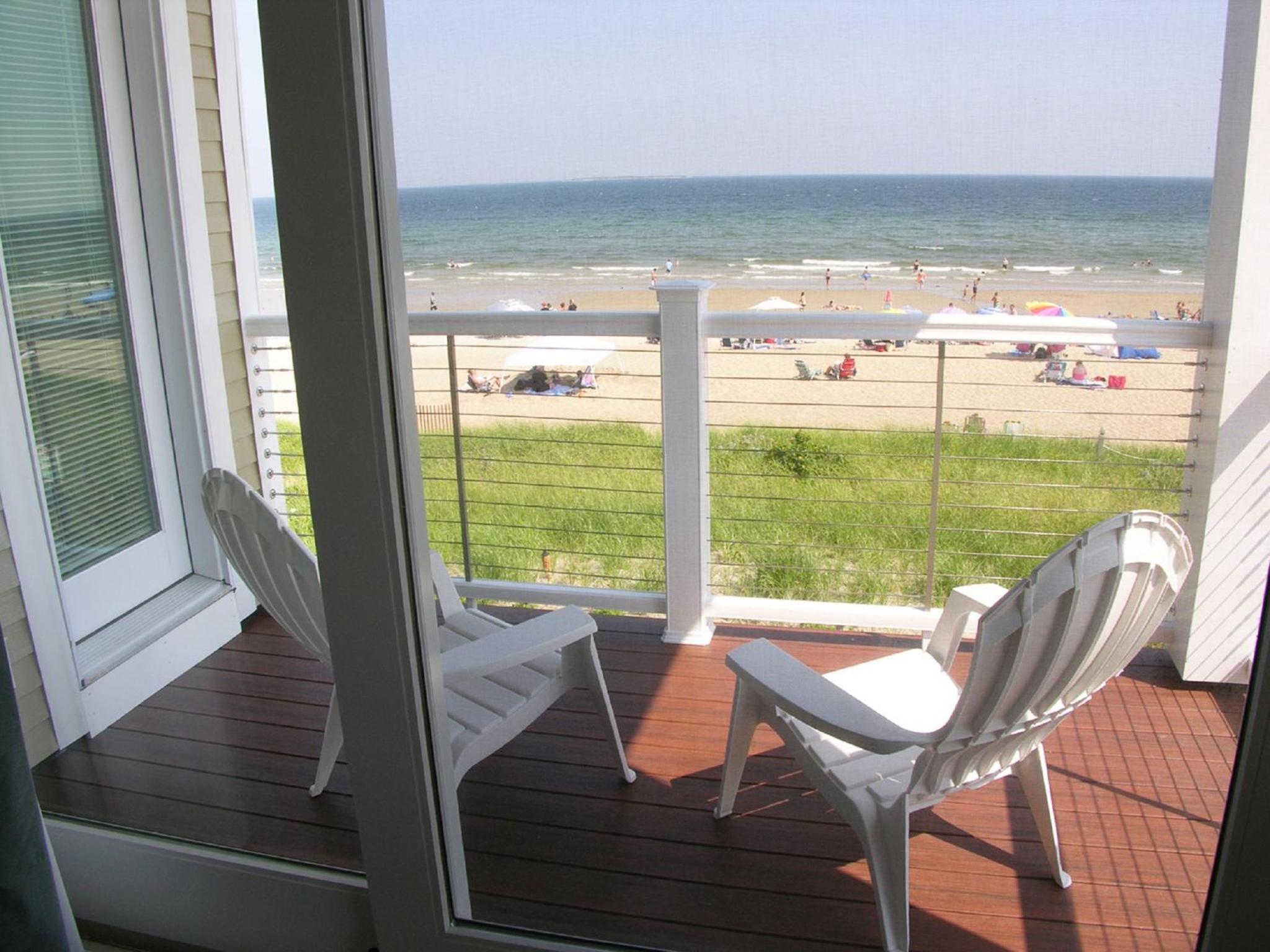 Luxury One-Bedroom Sunrise Suite with Beachfront View photo 3