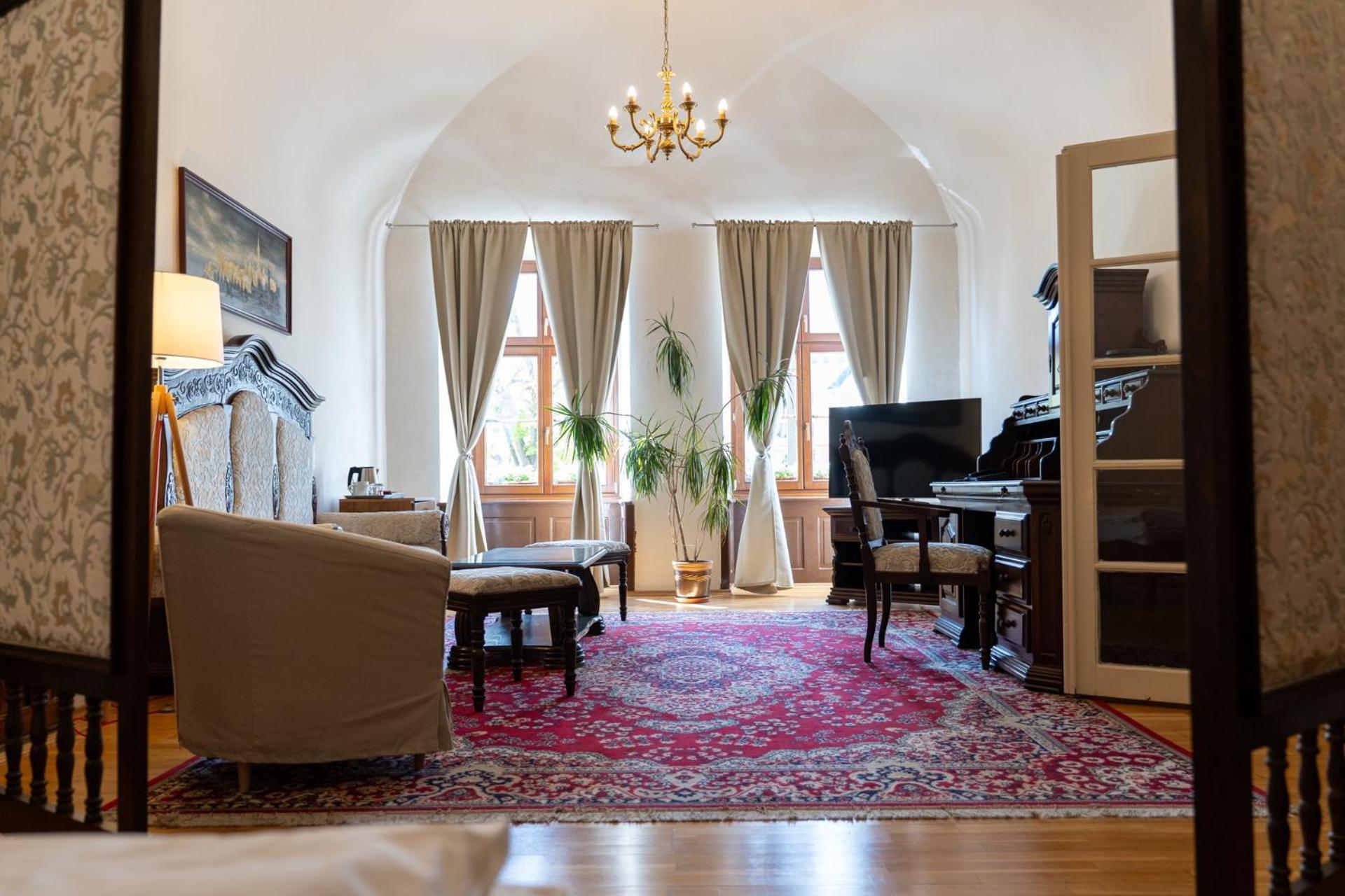 One-Bedroom Apartment with City View photo 1