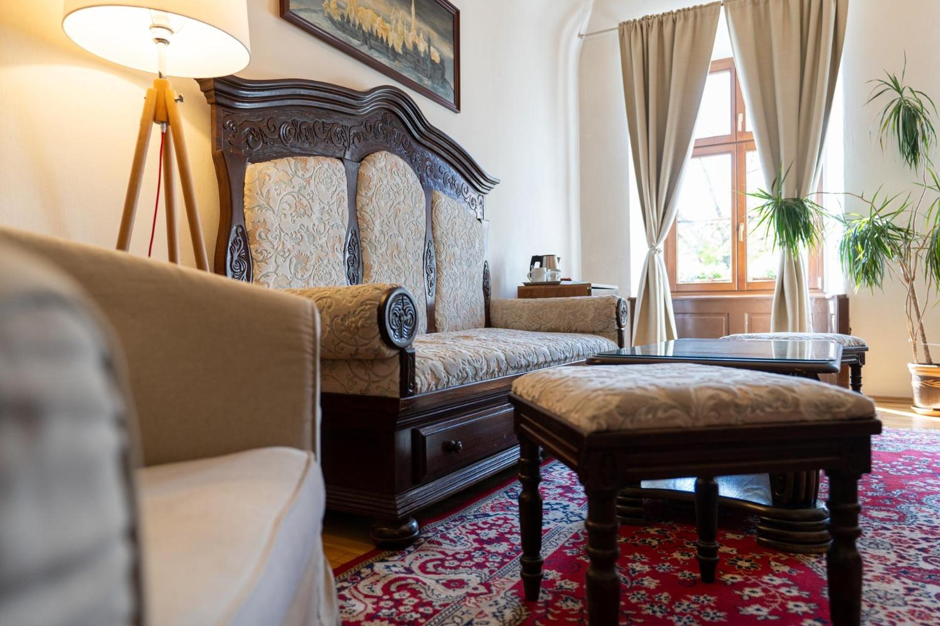 One-Bedroom Apartment with City View photo 2