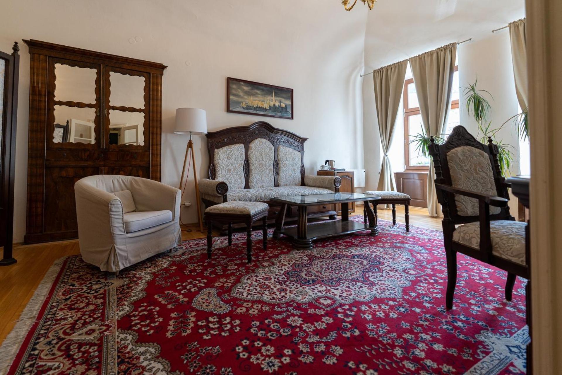 One-Bedroom Apartment with City View photo 3