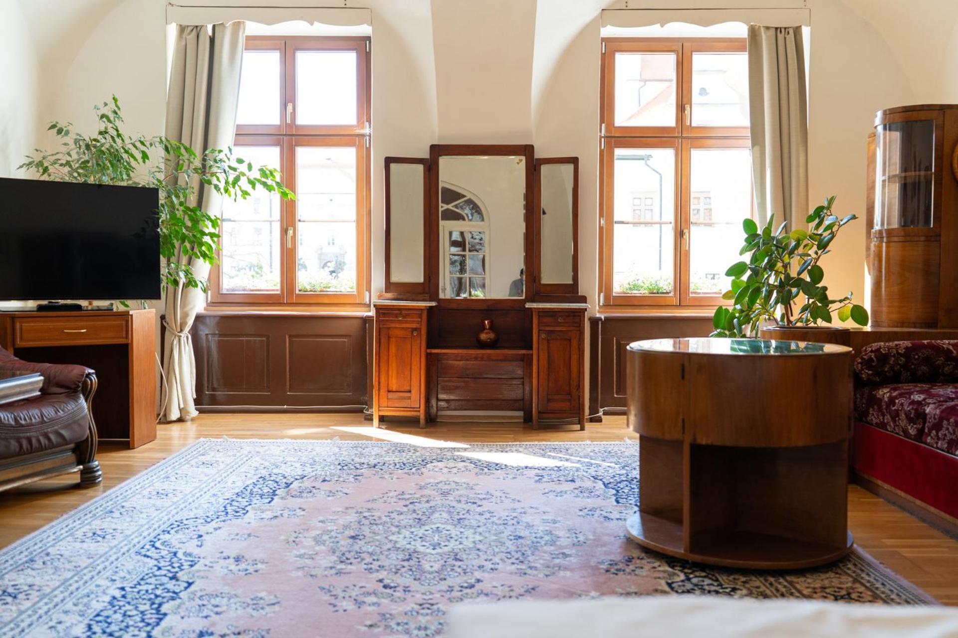 One-Bedroom Apartment with City View photo 1