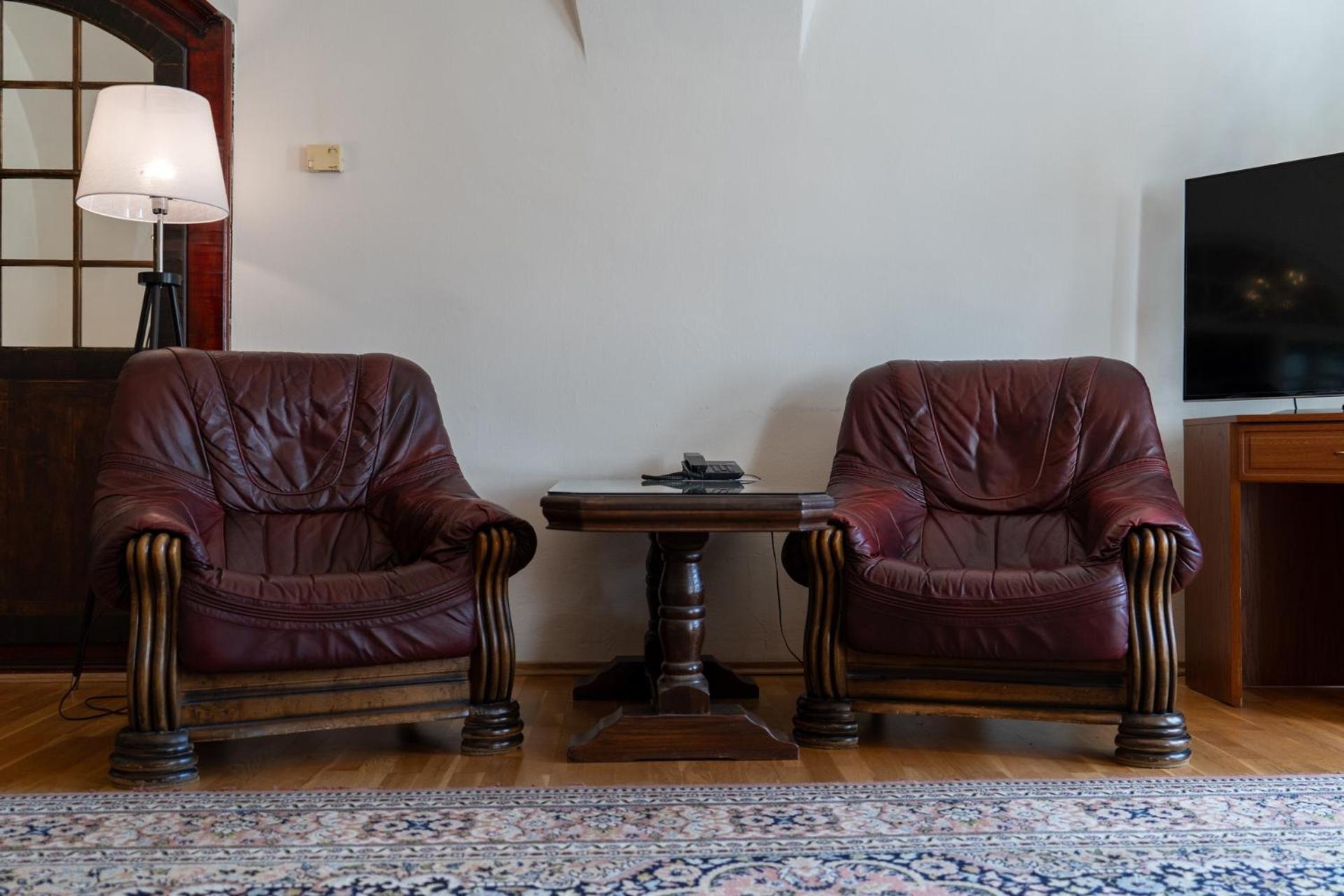 One-Bedroom Apartment with City View photo 2