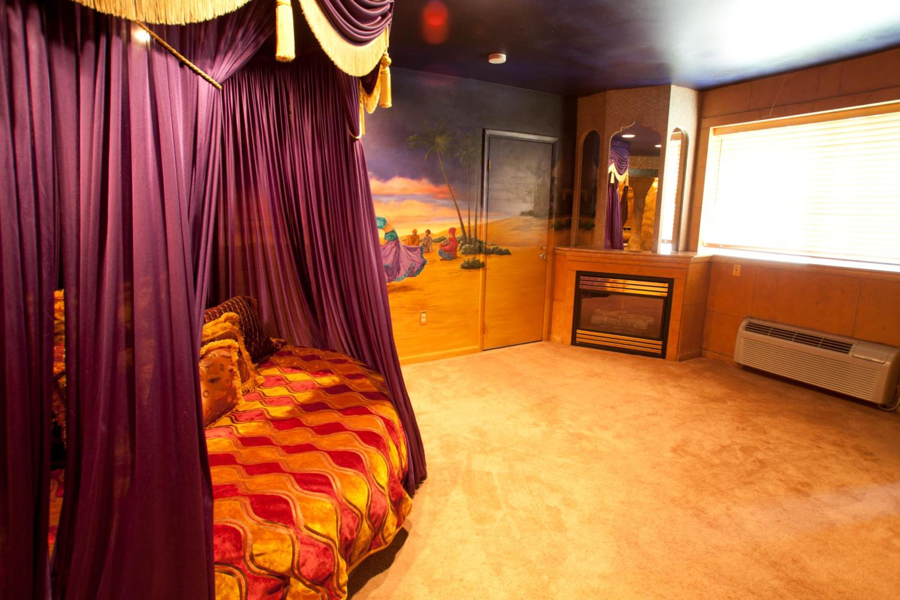 King Room - Arabian Nights Theme photo 3
