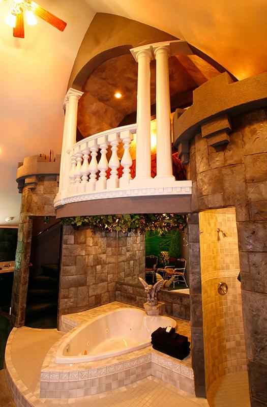 Queen Room - Romeo and Juliet I Theme photo 3