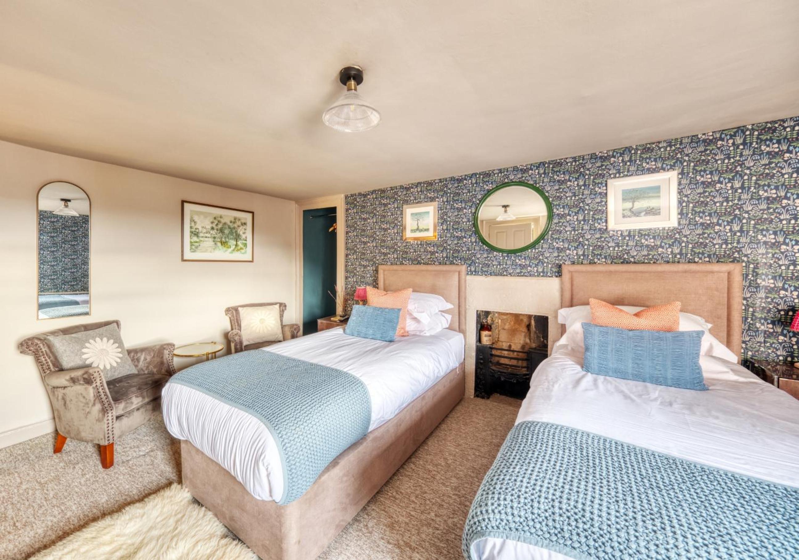 Twin Room with Private Bathroom