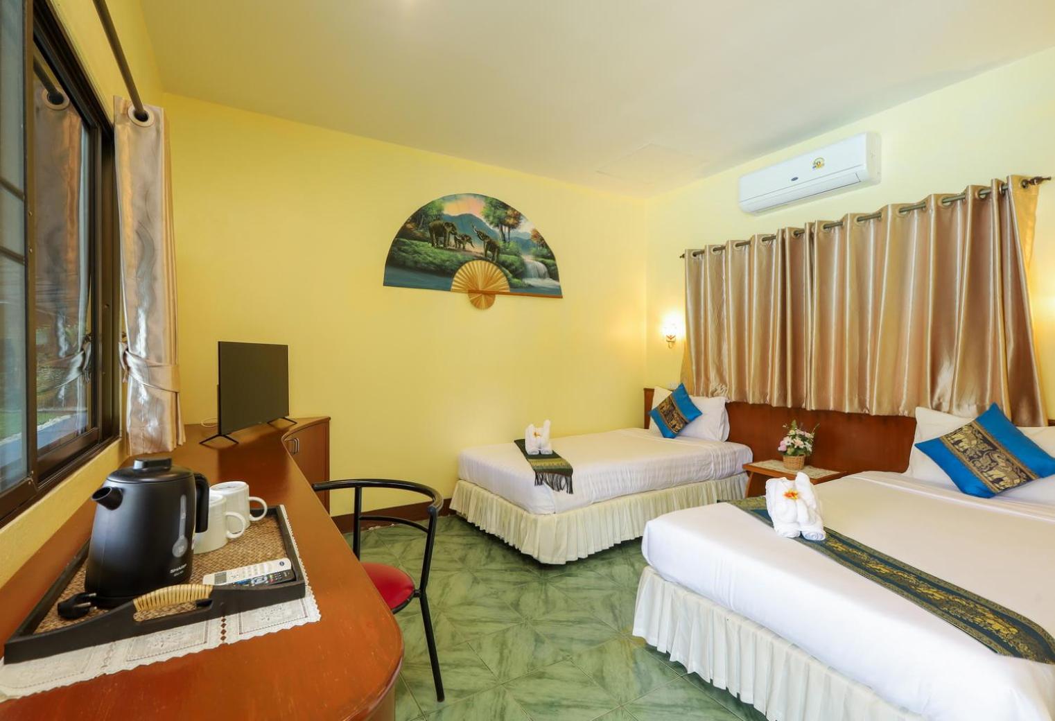 Deluxe Double or Twin Room photo 3