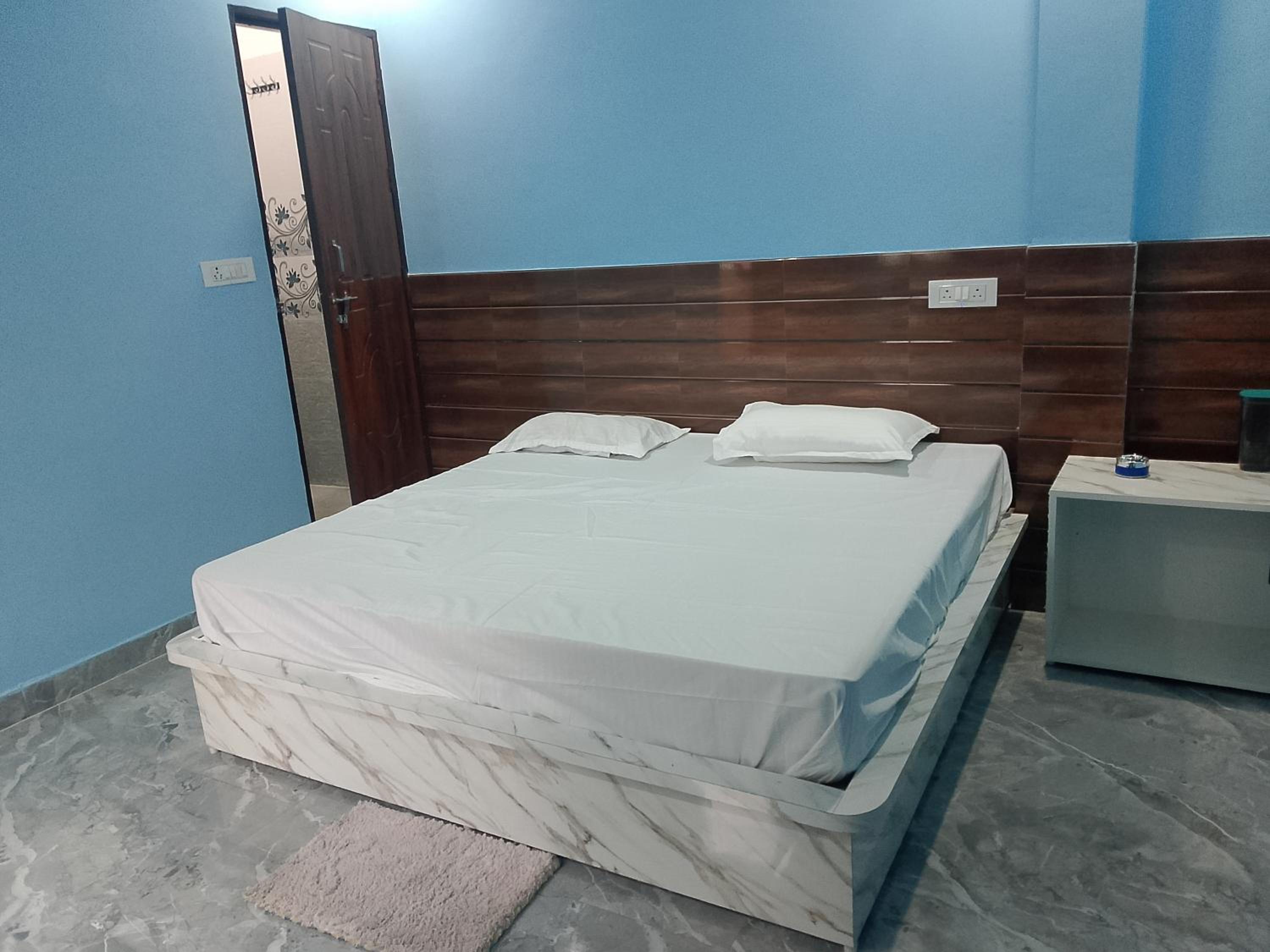 Double or Twin Room with Extra Bed photo 3