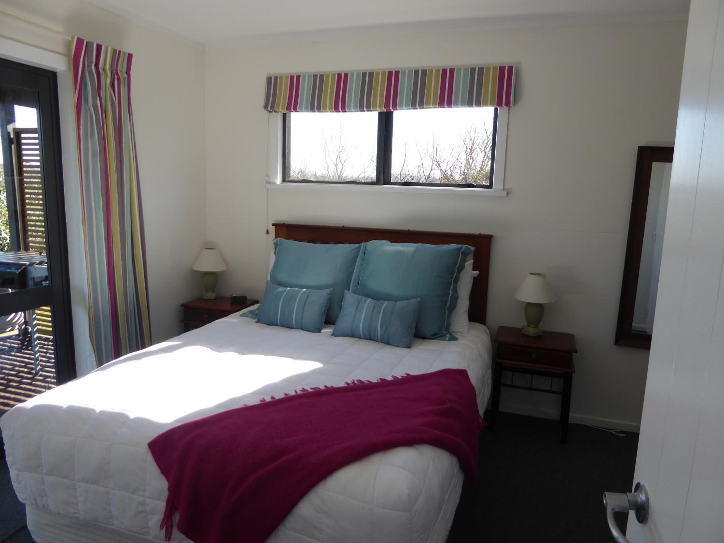 Two-Bedroom Cottage - Photo 2