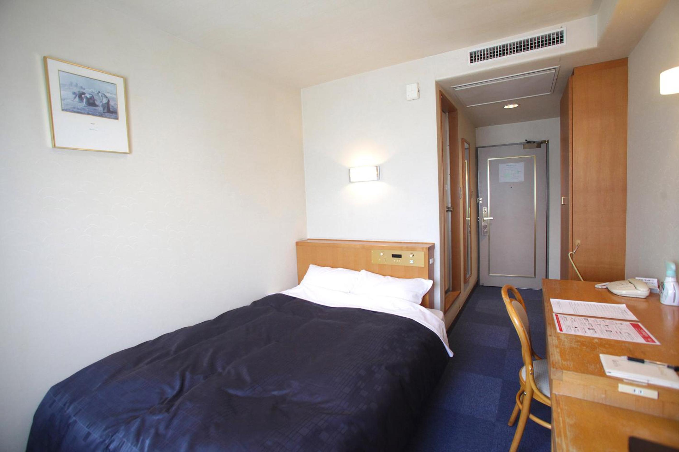 Single Room for Female - Non-Smoking