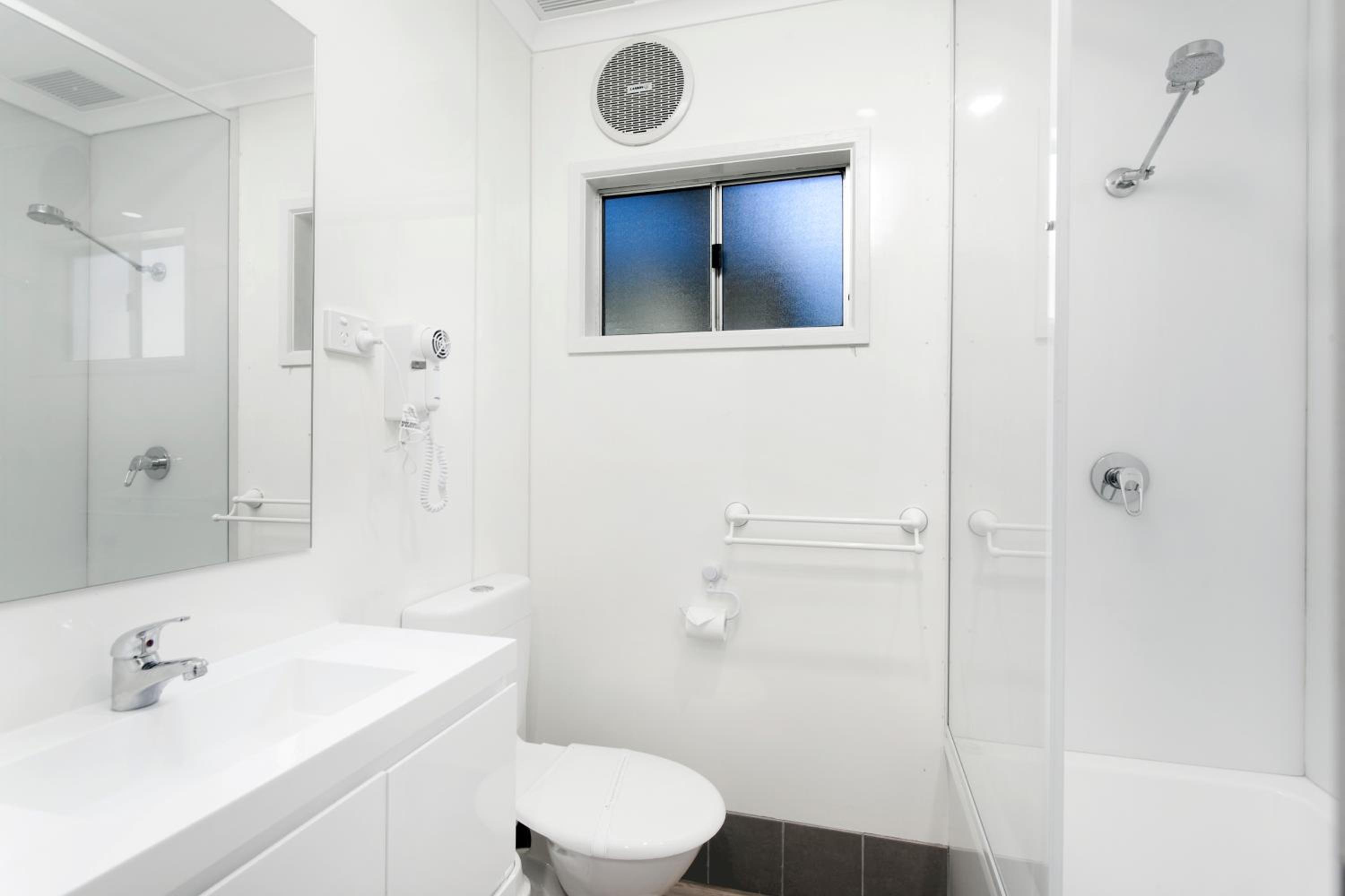 Family Bungalow with Bath (Not Pet Friendly) photo 3