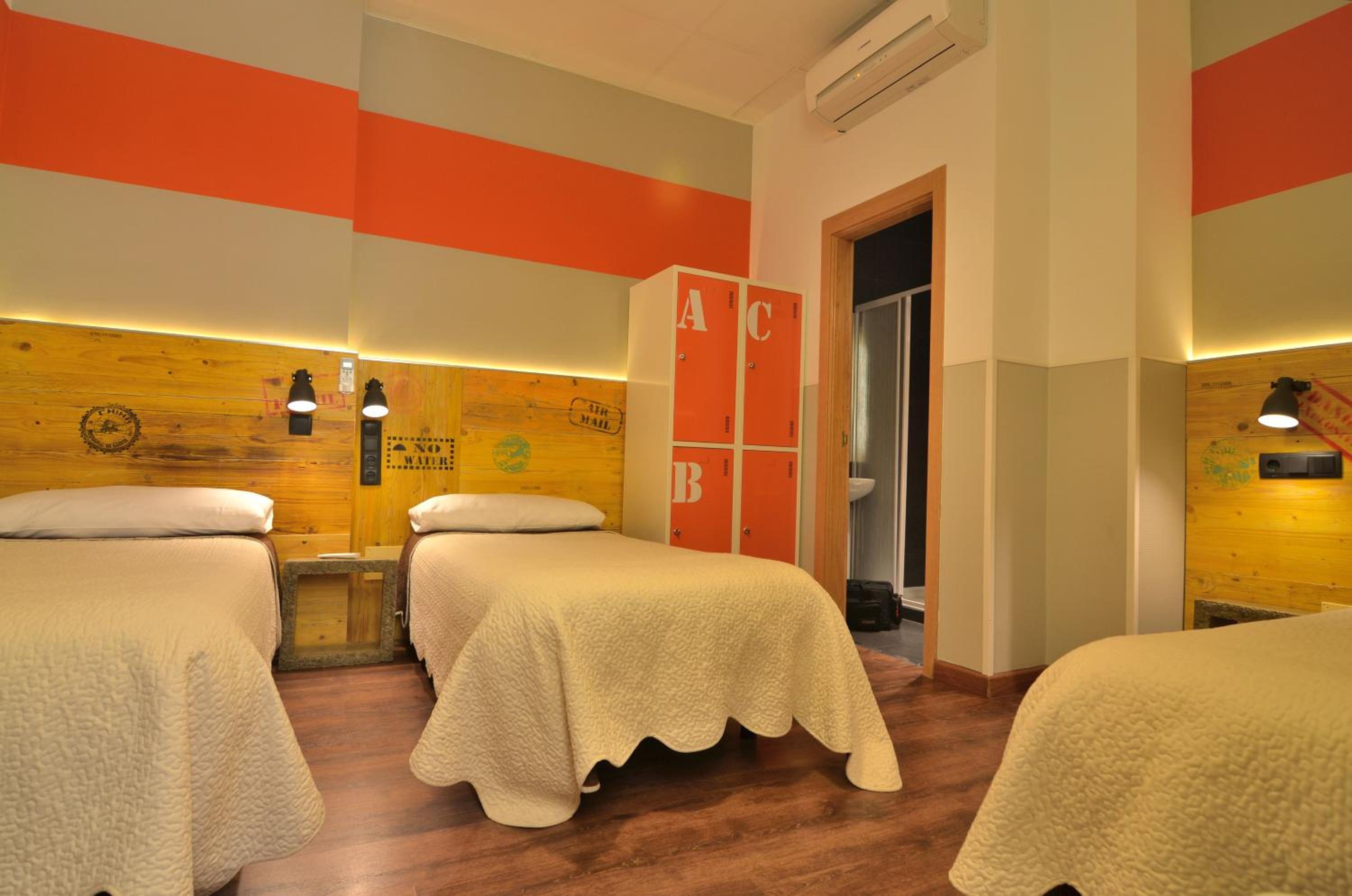 Triple Room with Private Bathroom photo 2