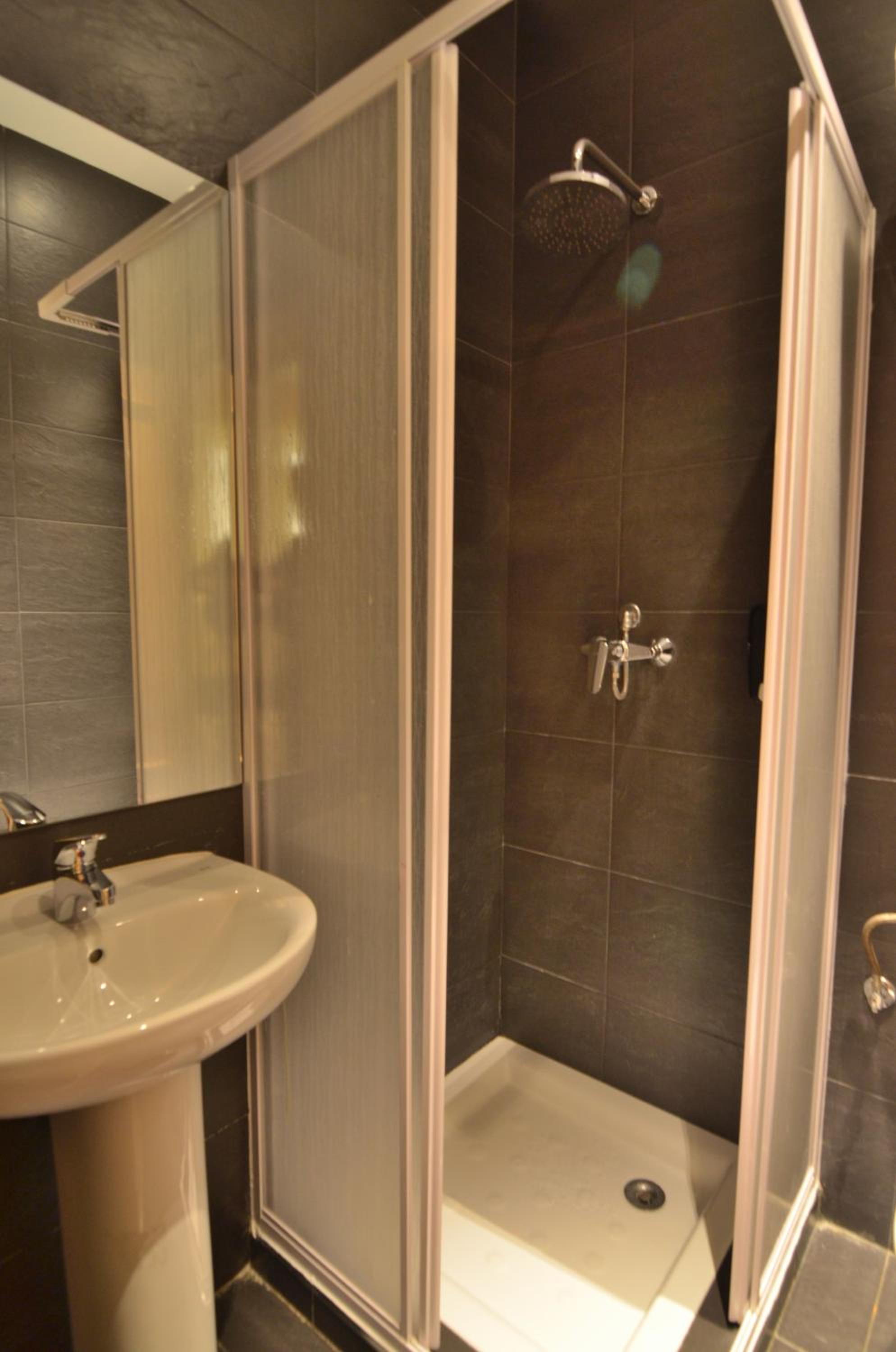 Triple Room with Private Bathroom photo 3