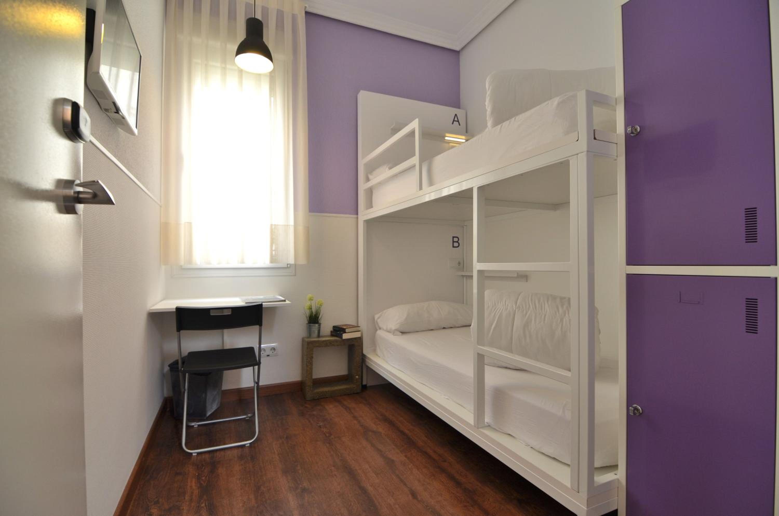 Economy Twin Room with Shared Bathroom photo 2