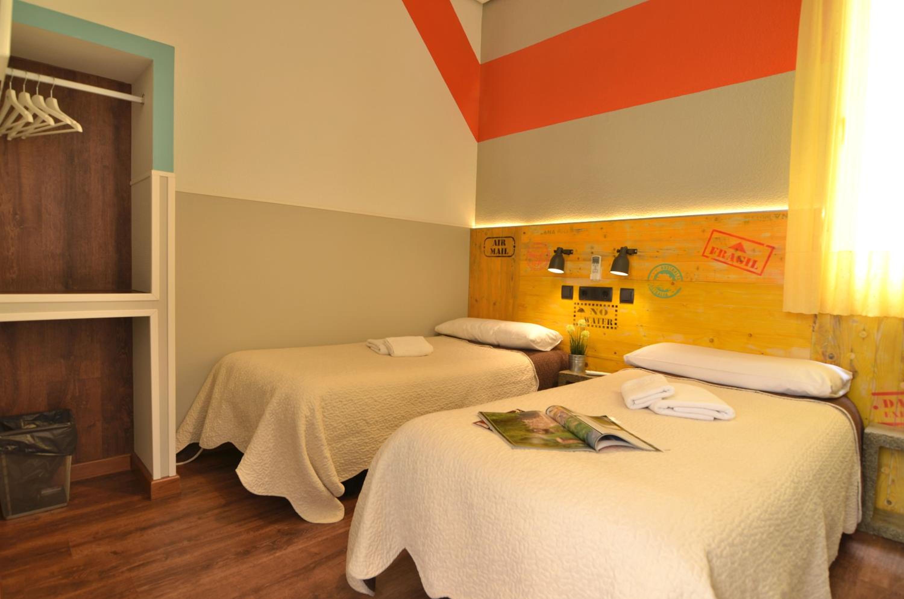 Twin Room with Shared Bathroom photo 2