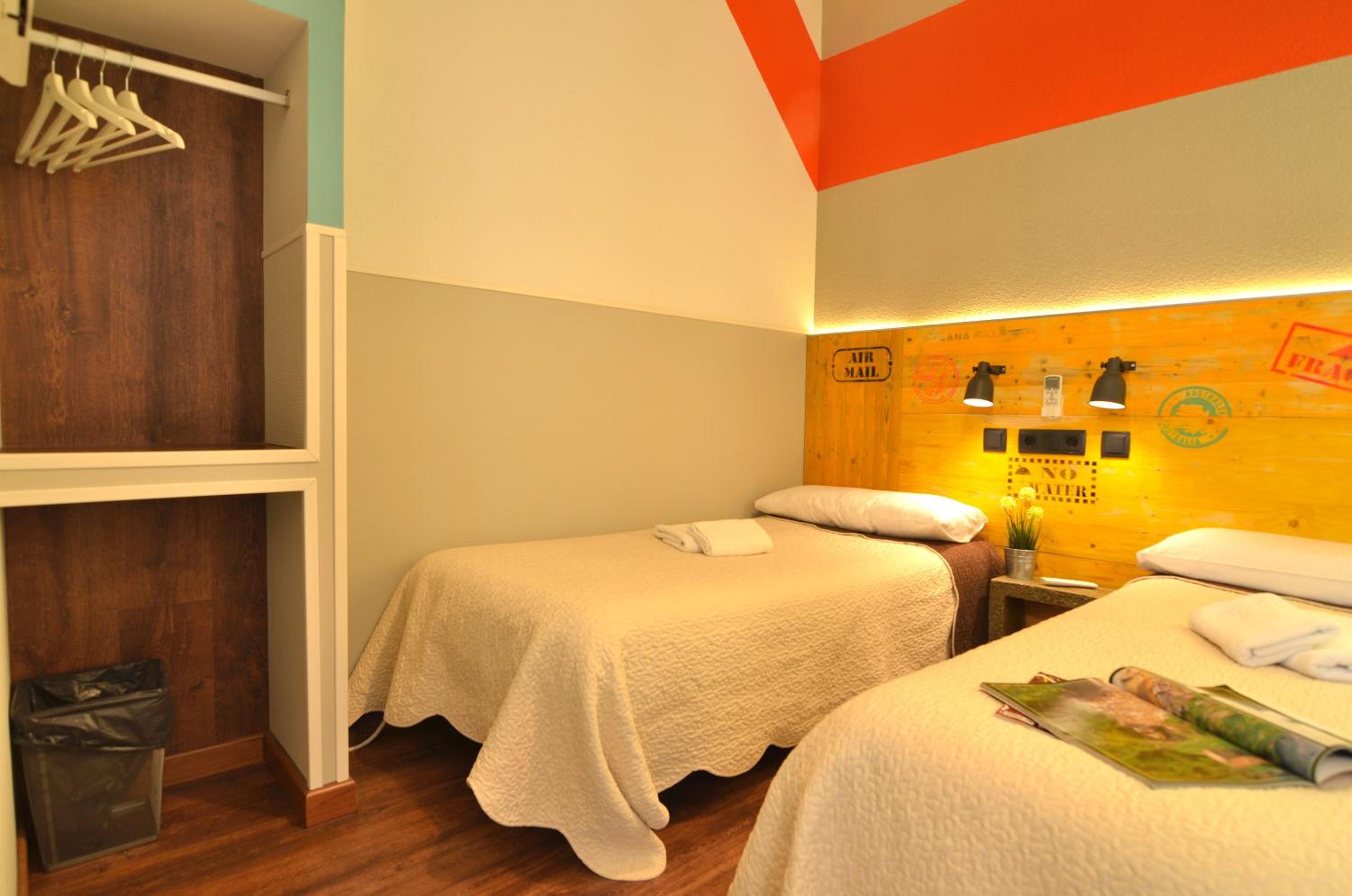 Twin Room with Shared Bathroom photo 3