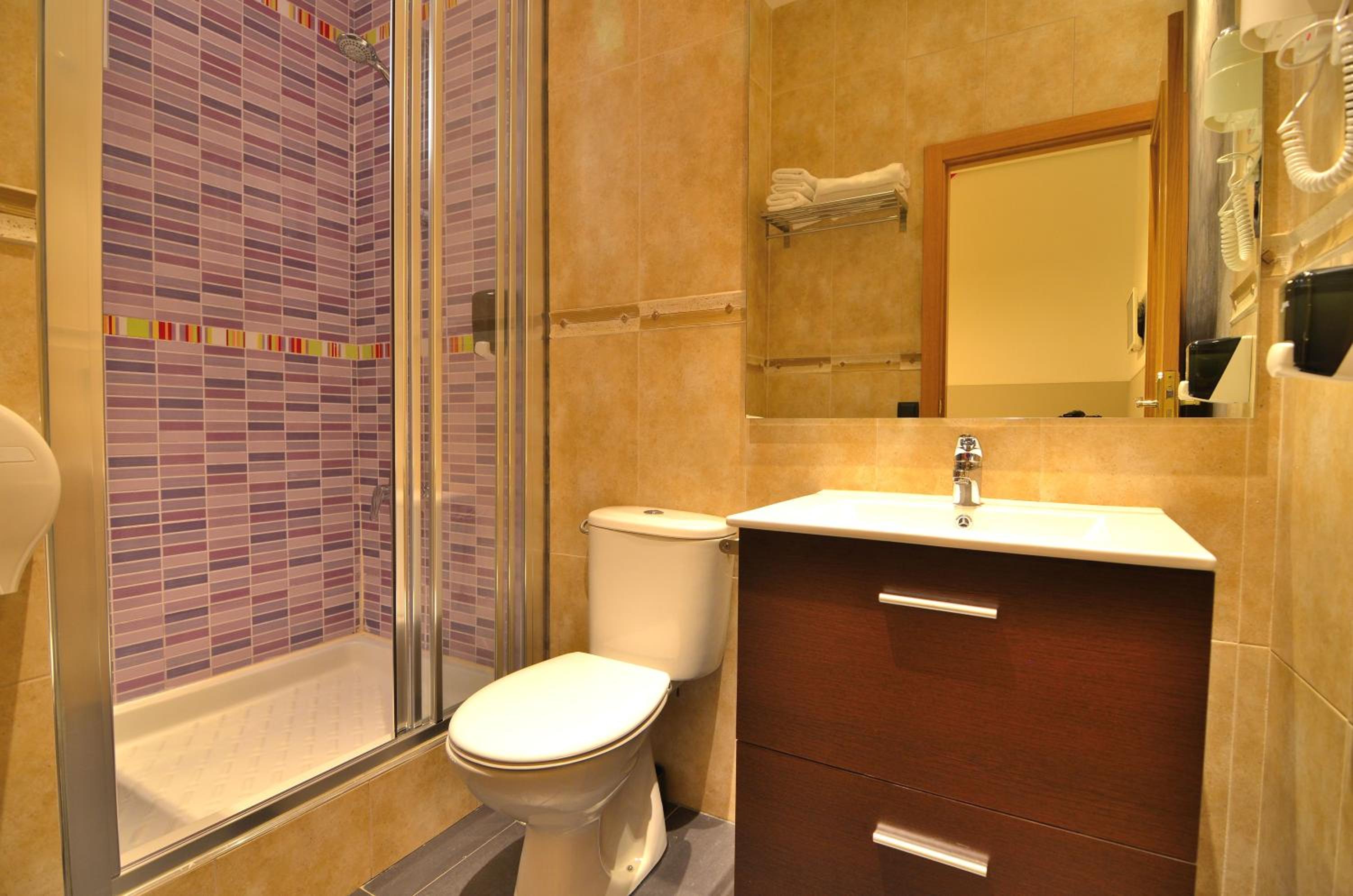 Double Room with Bathroom photo 2