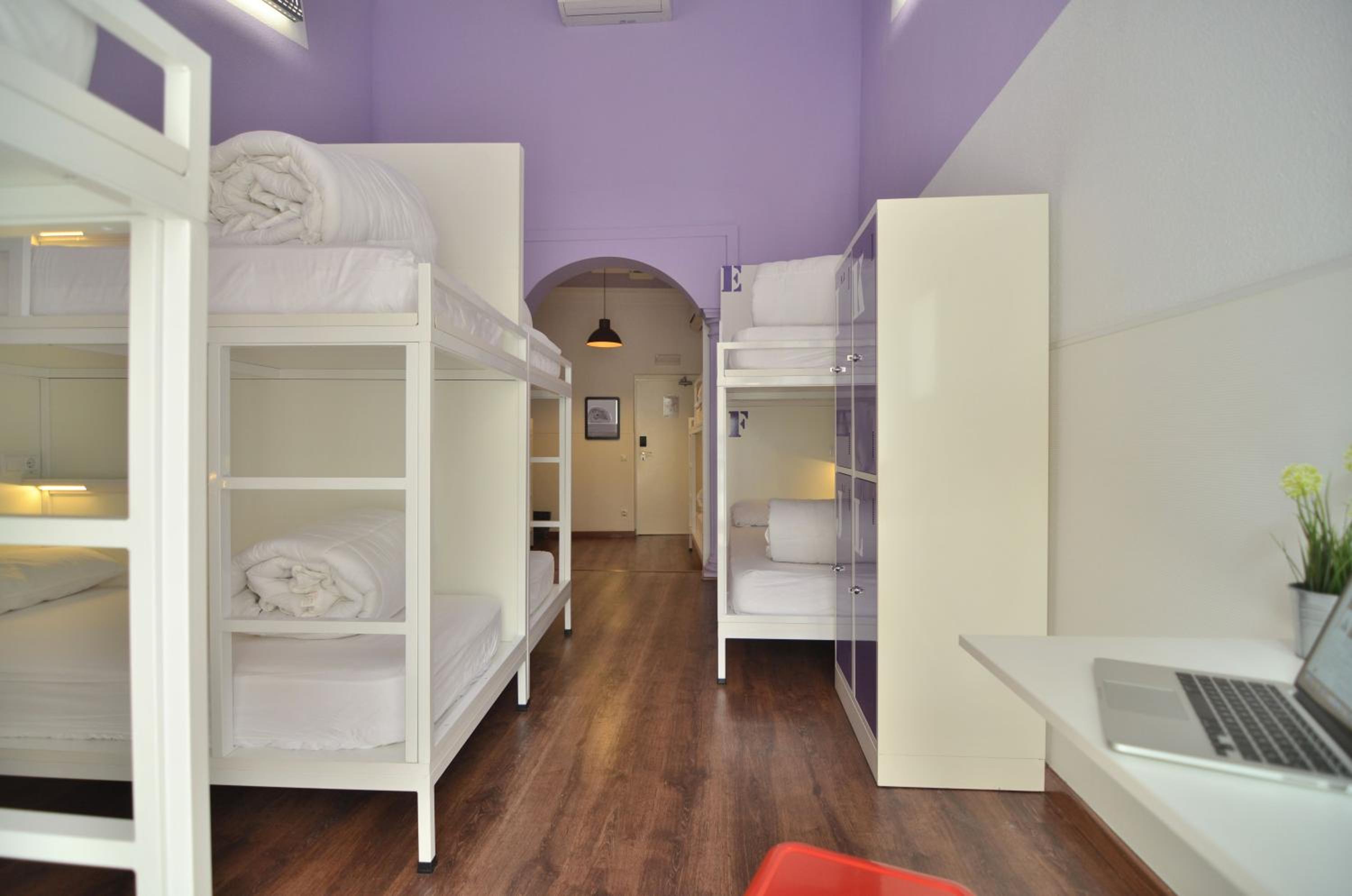 Cama en Dormitorio Mixto de 12 Camas