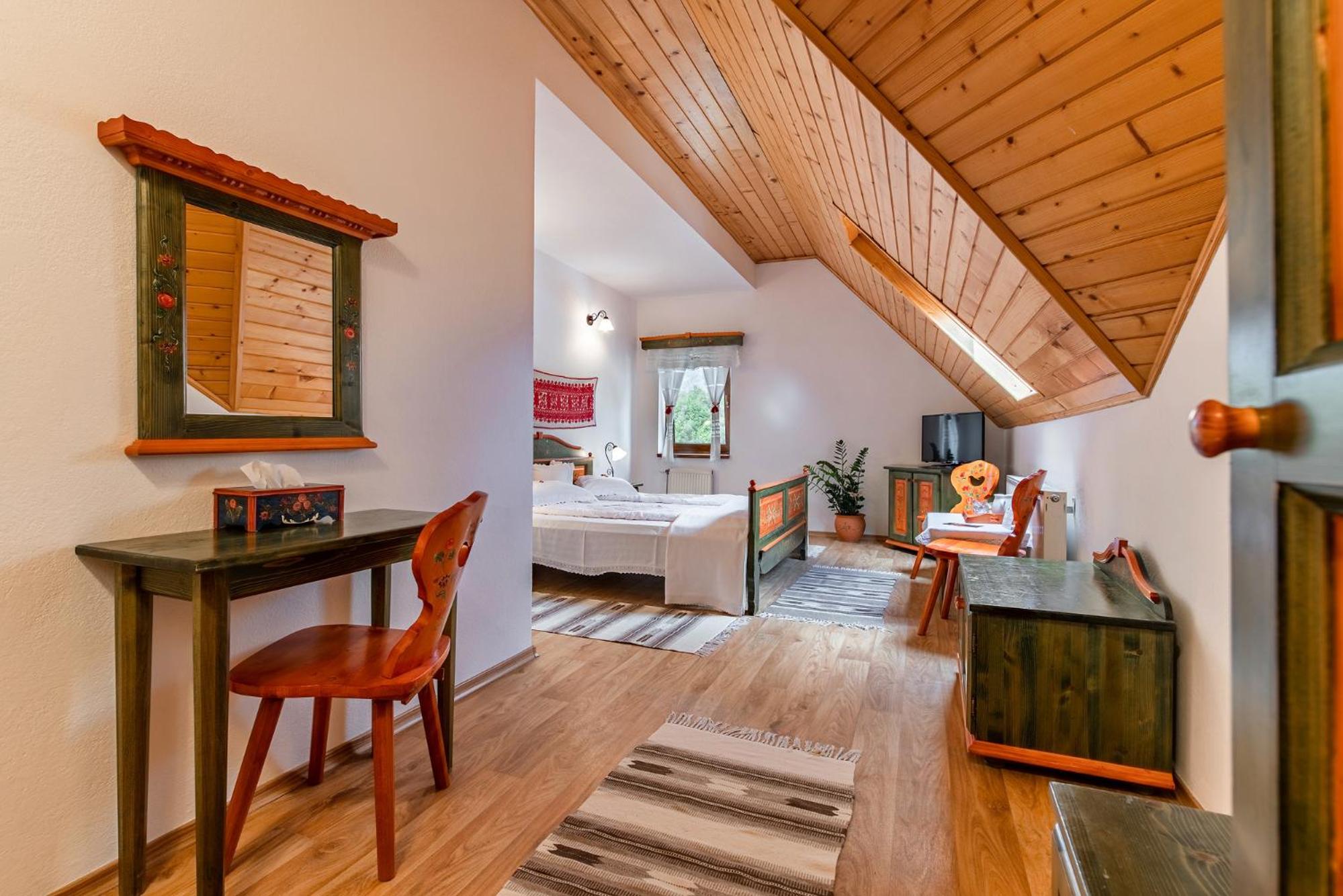 Double Room with Mountain View - Photo 2