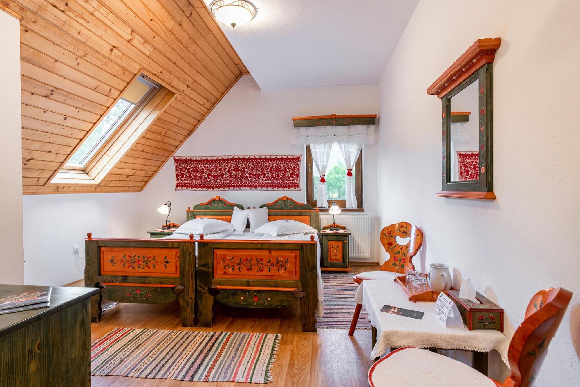 Double Room with Mountain View - Photo 3